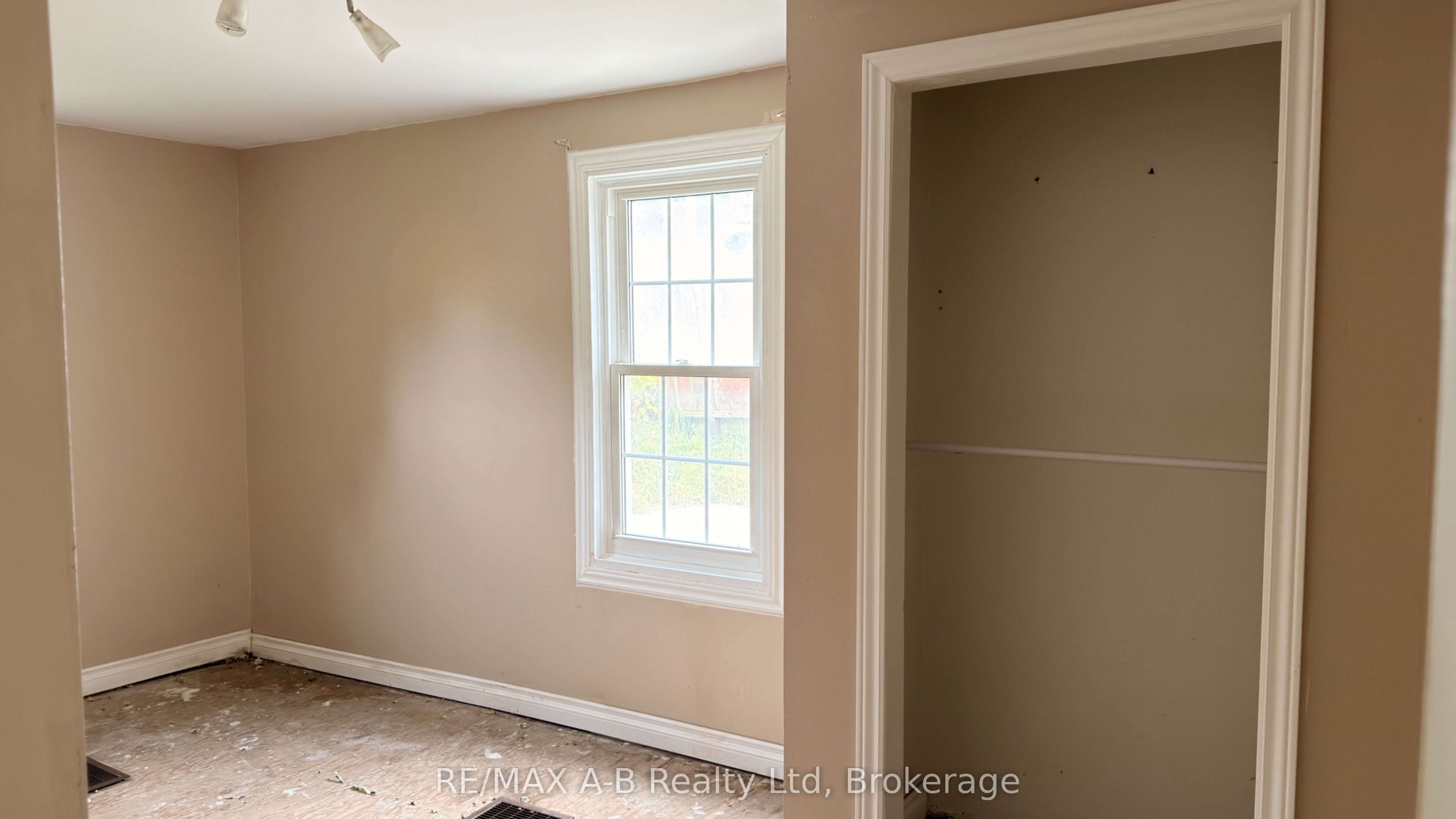 21 Henry Street Property Photo 21
