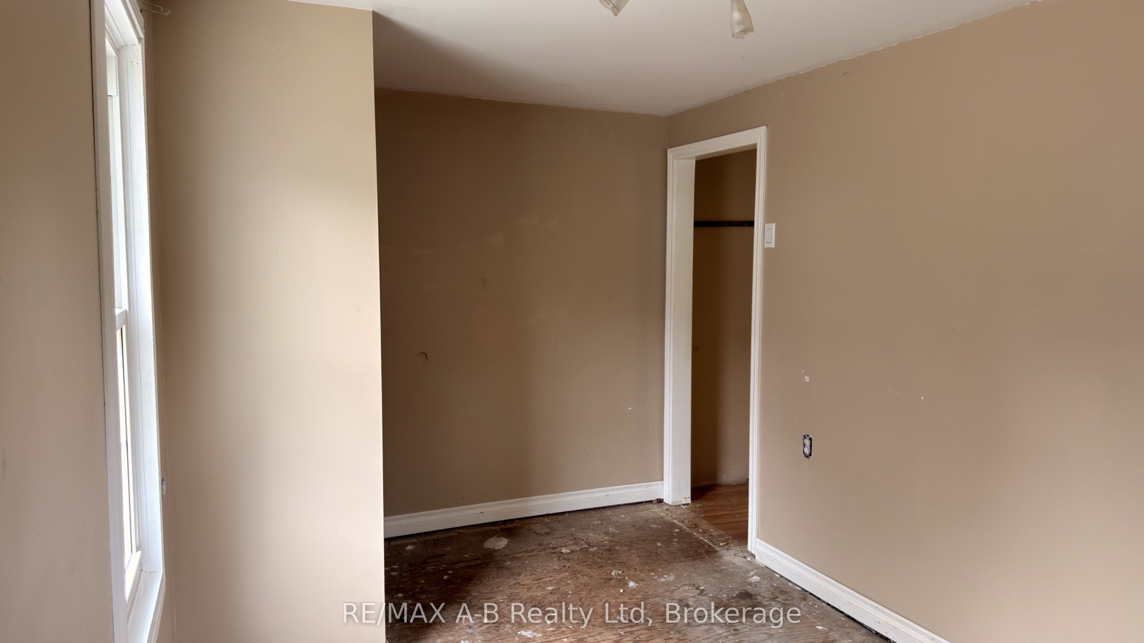 21 Henry Street Property Photo 24