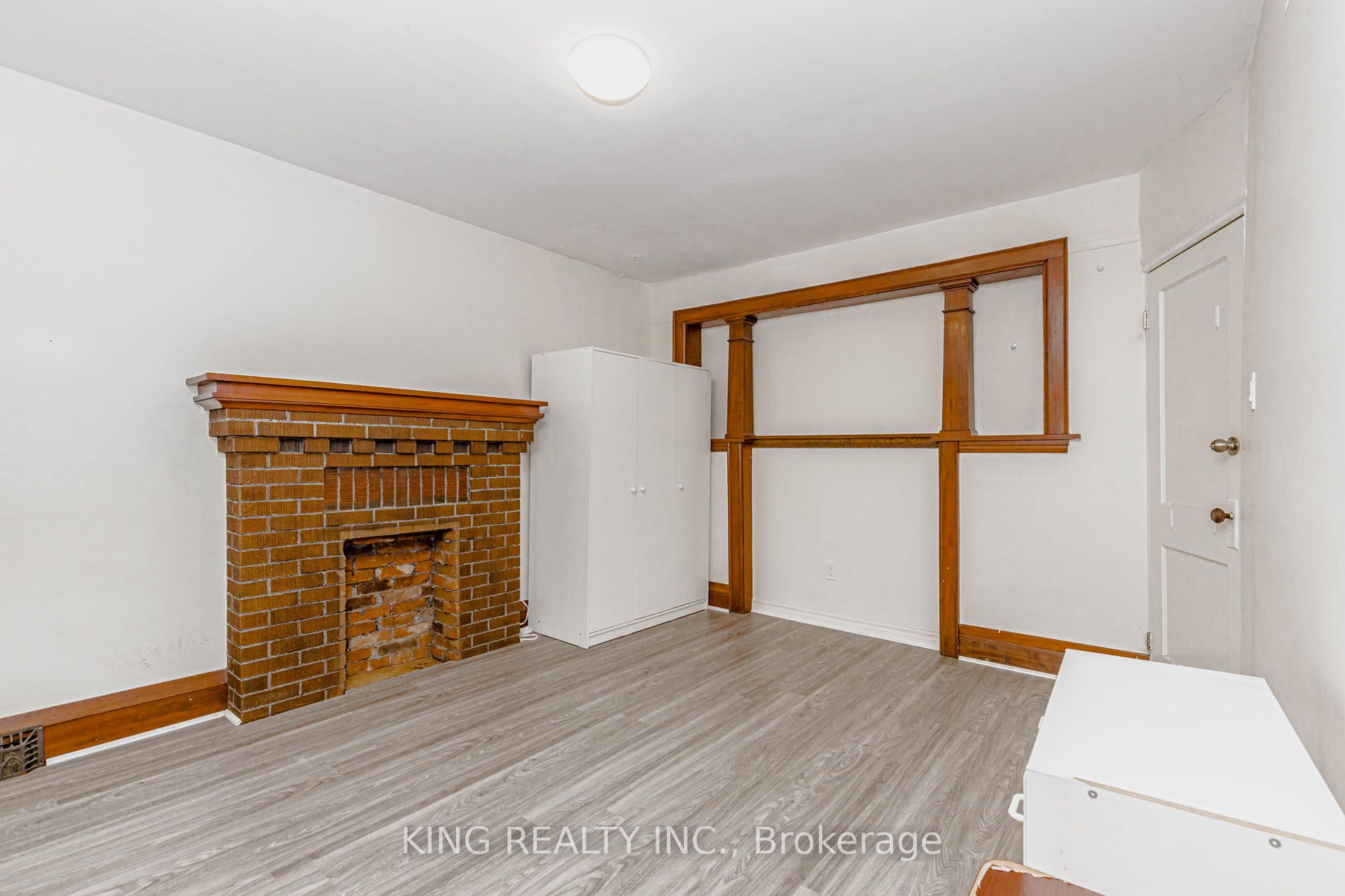 1177 King Street W Property Photo 6