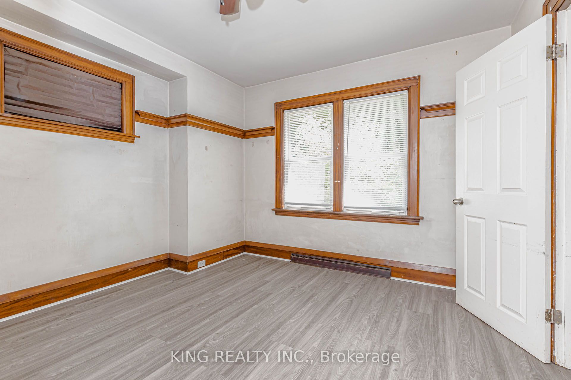 1177 King Street W Property Photo 7