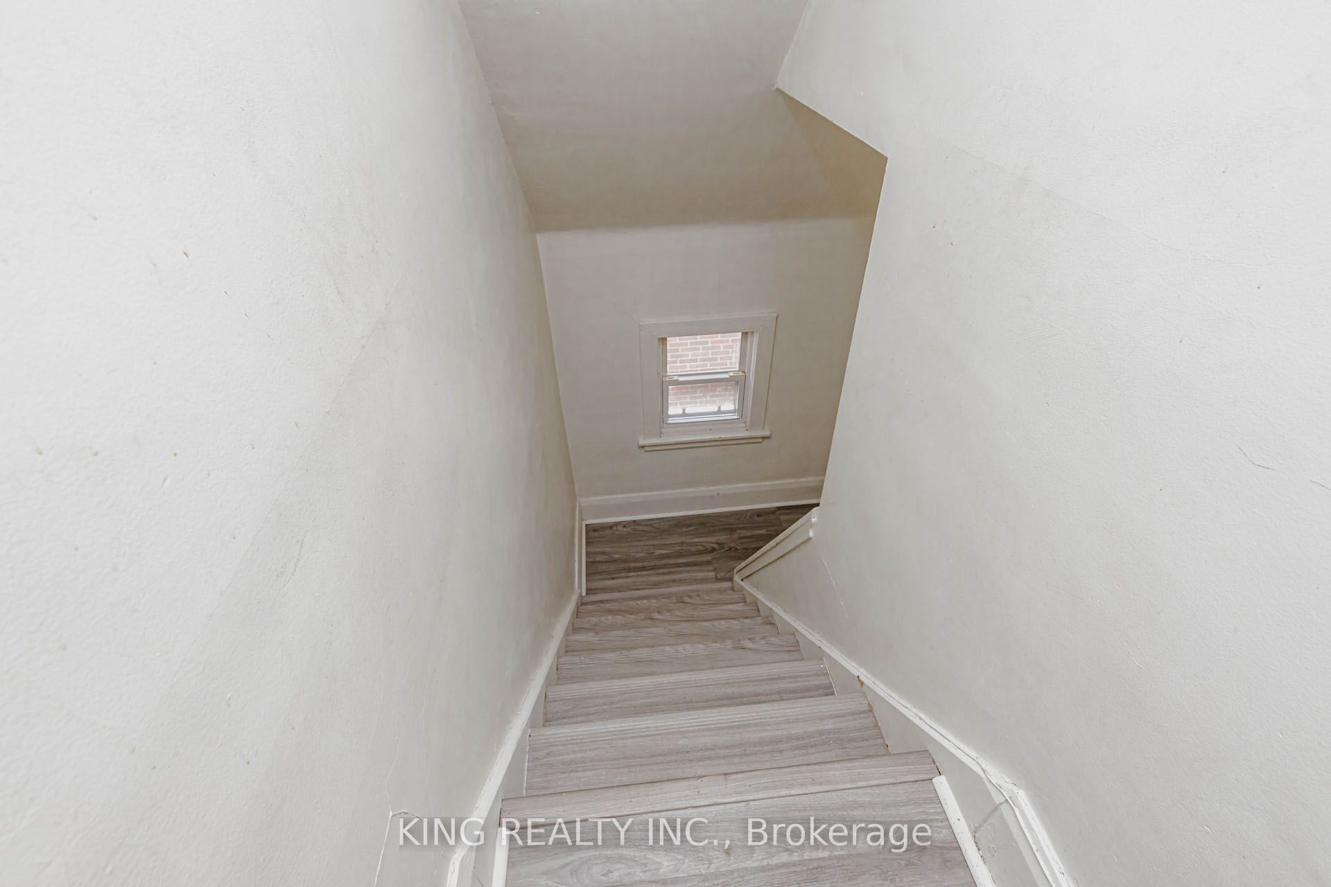 1177 King Street W Property Photo 9