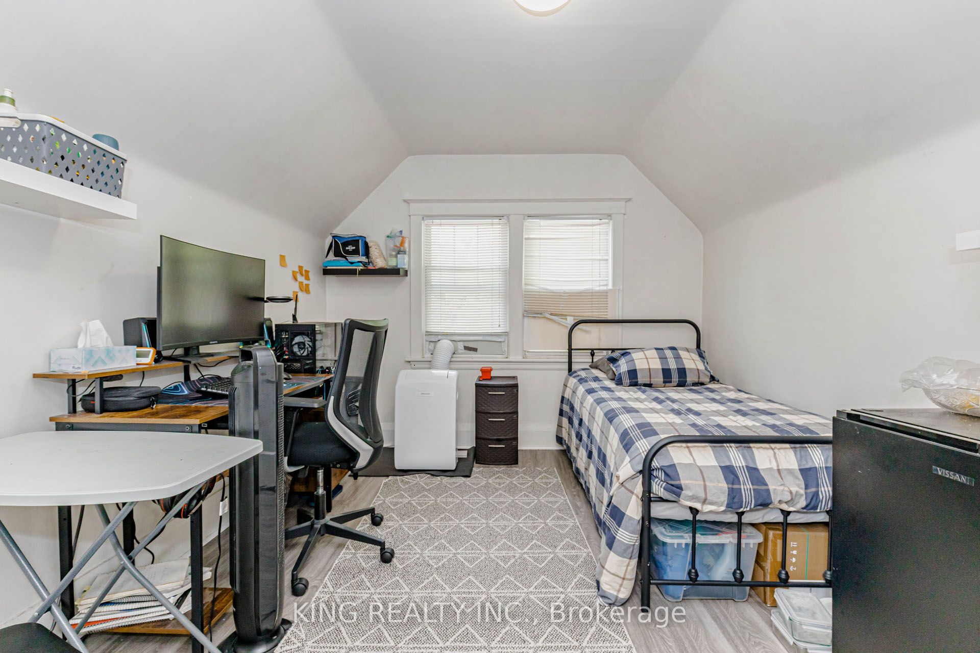 1177 King Street W Property Photo 11