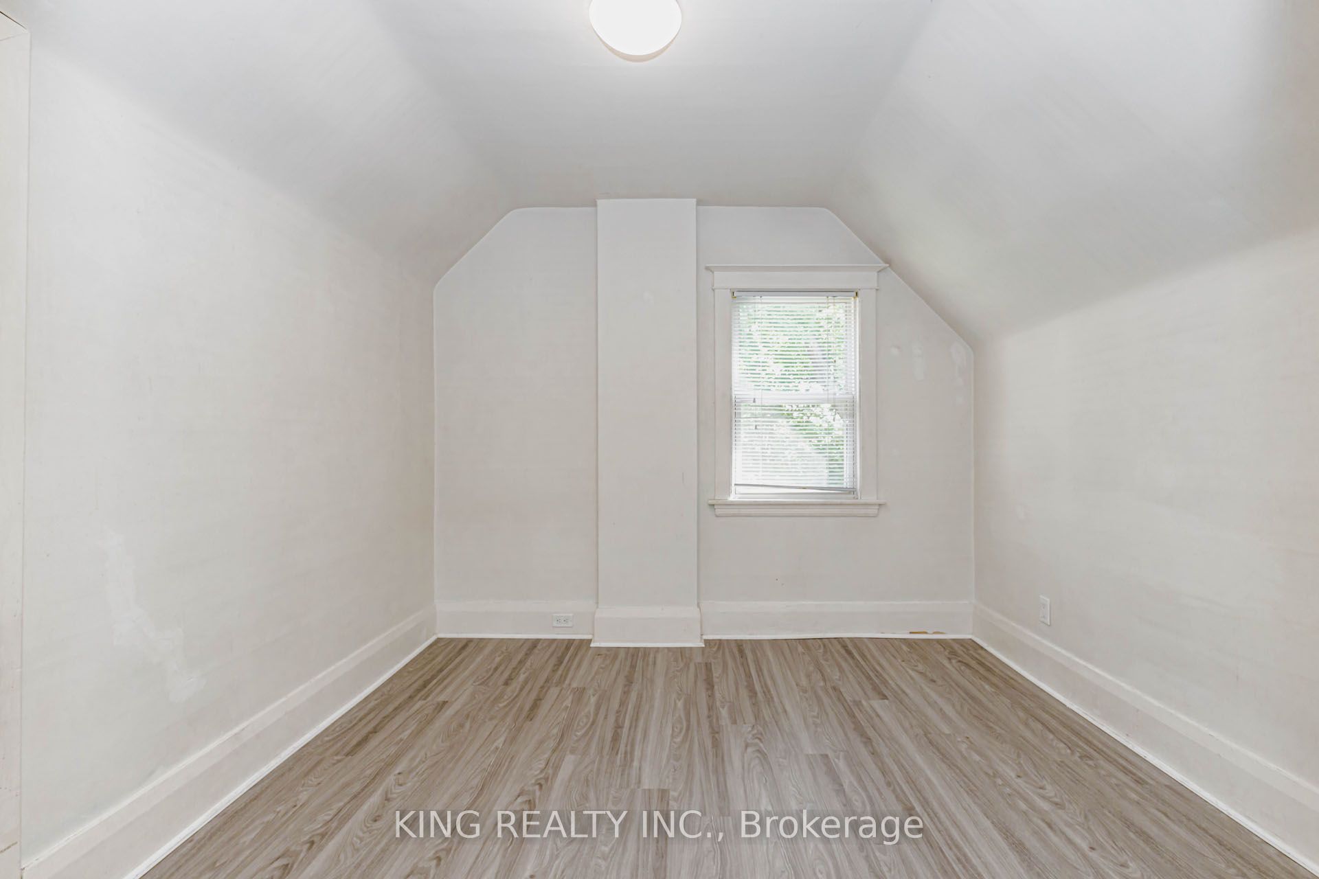 1177 King Street W Property Photo 12