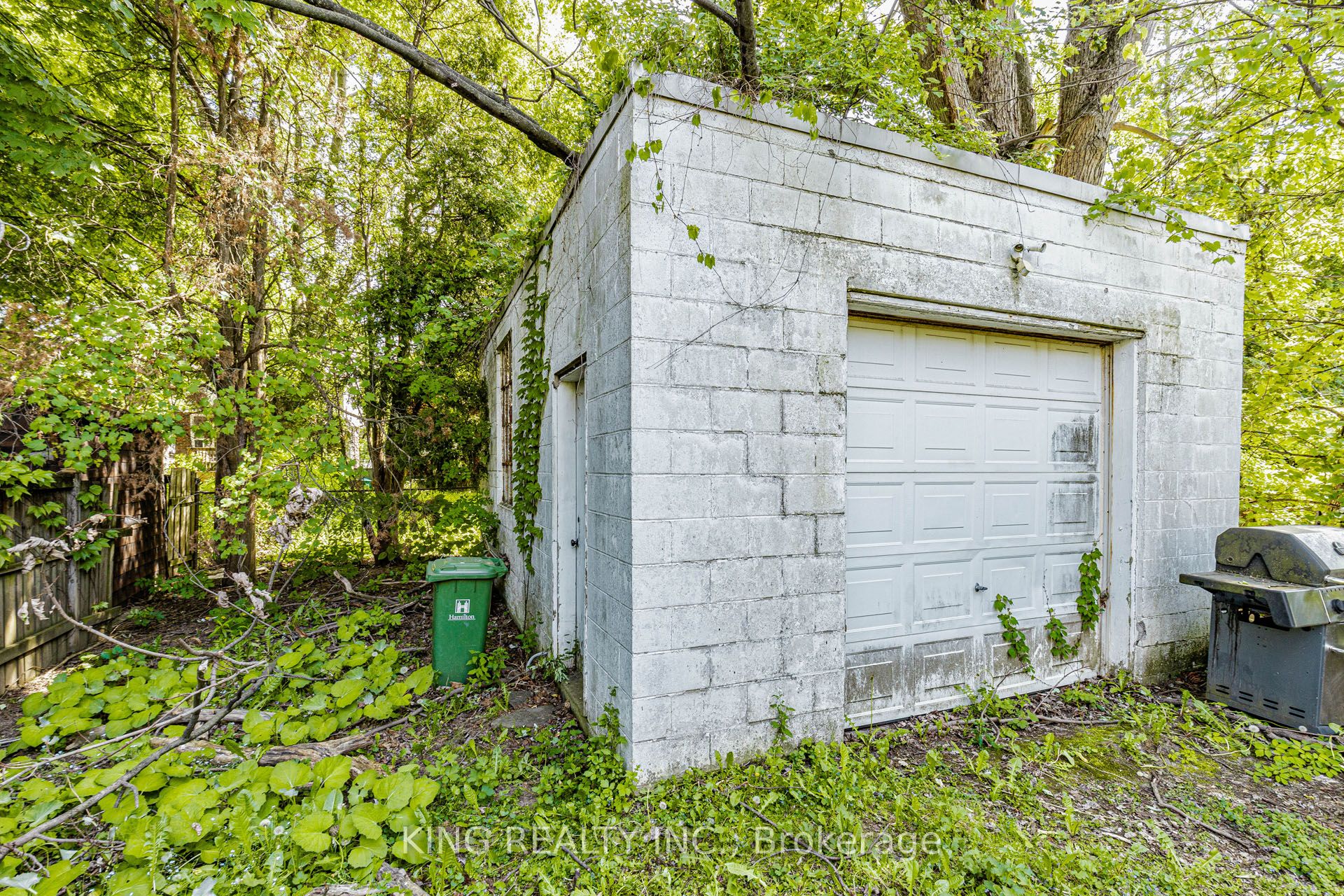 1177 King Street W Property Photo 15