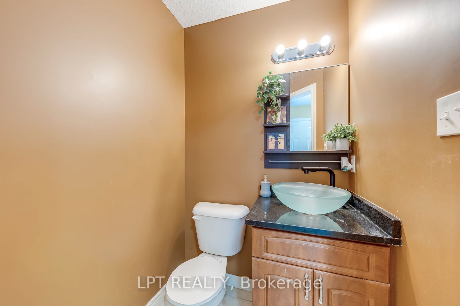 10 Fallowfield Drive 6 Property Photo 18