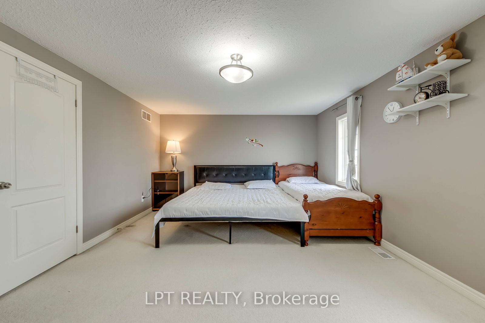 10 Fallowfield Drive 6 Property Photo 24