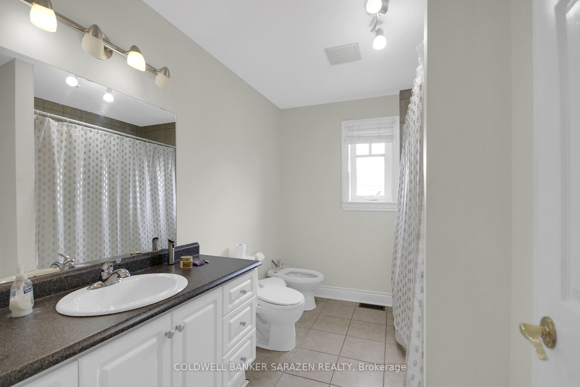 185 Twyford Street Property Photo 38