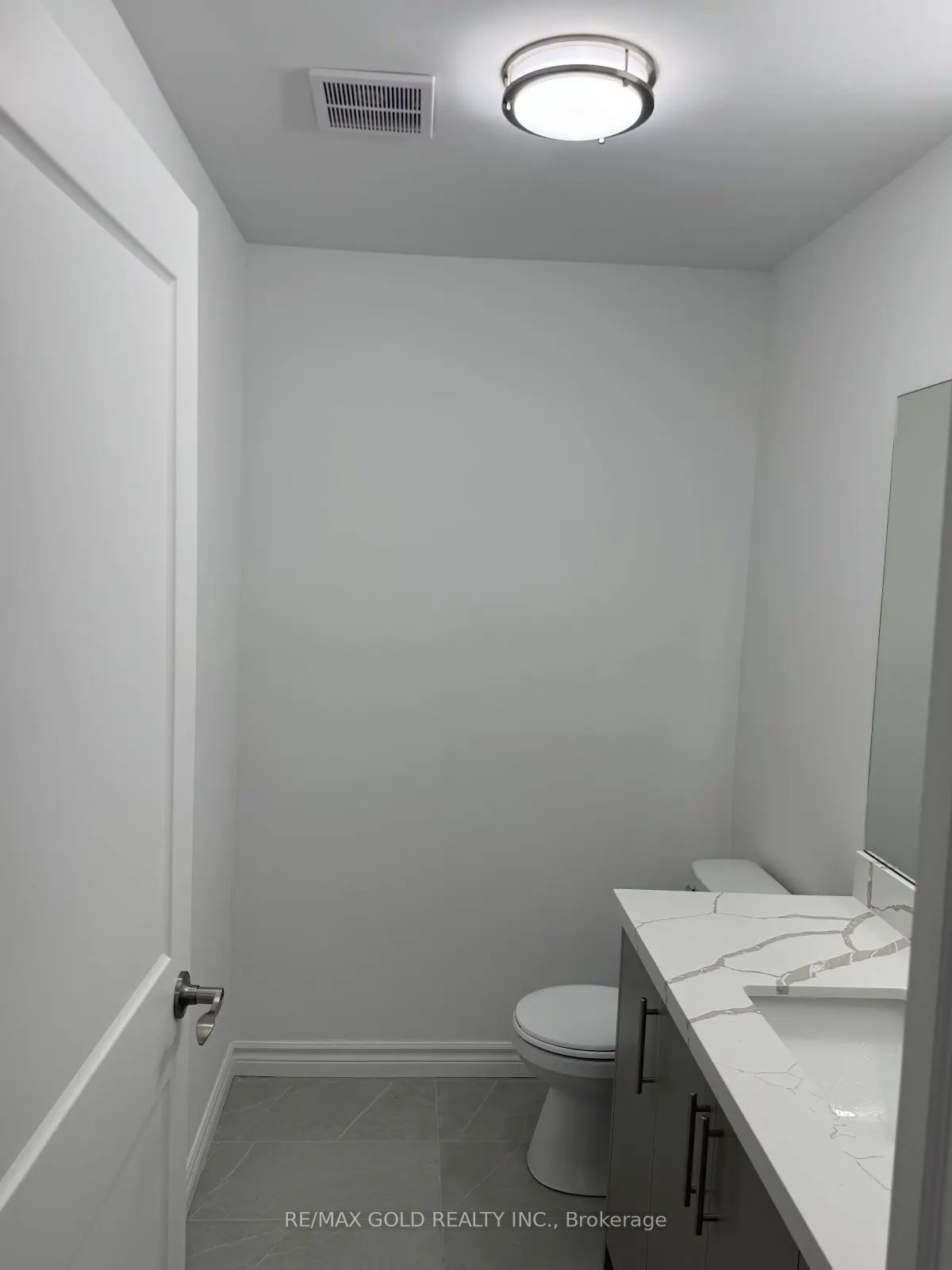 12 Suncrest Lane 207 Property Photo 6
