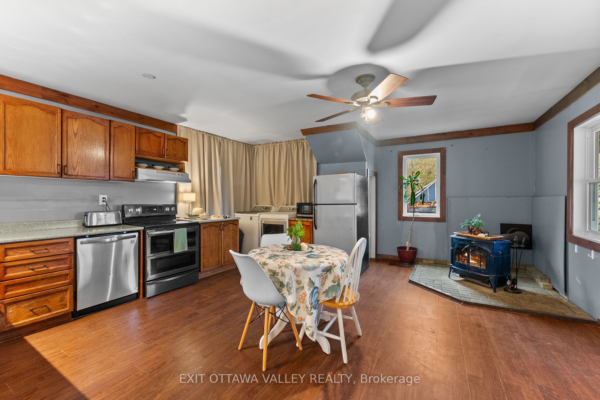 106 Bonnechere Street E Property Photo 2