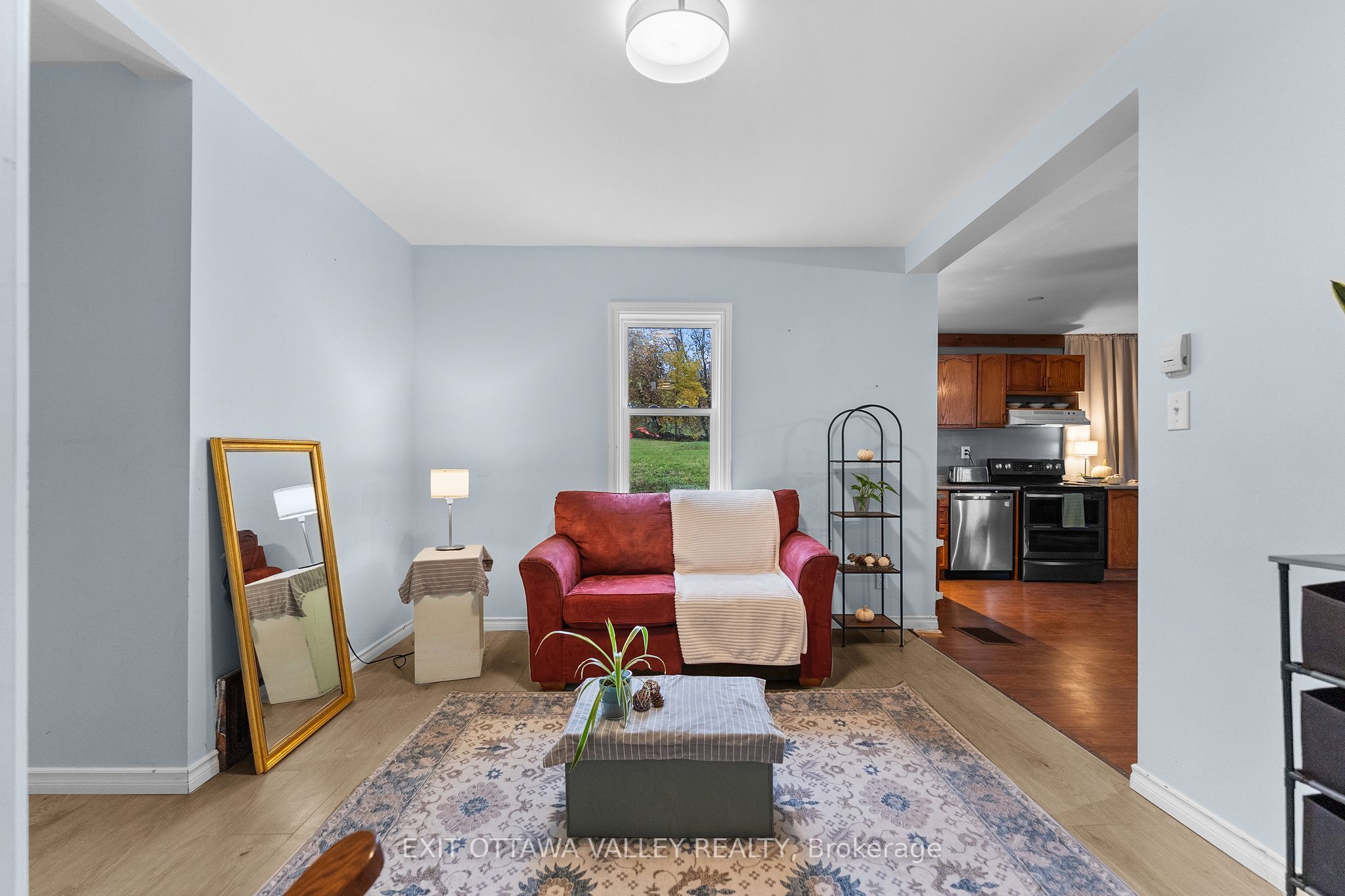106 Bonnechere Street E Property Photo 7