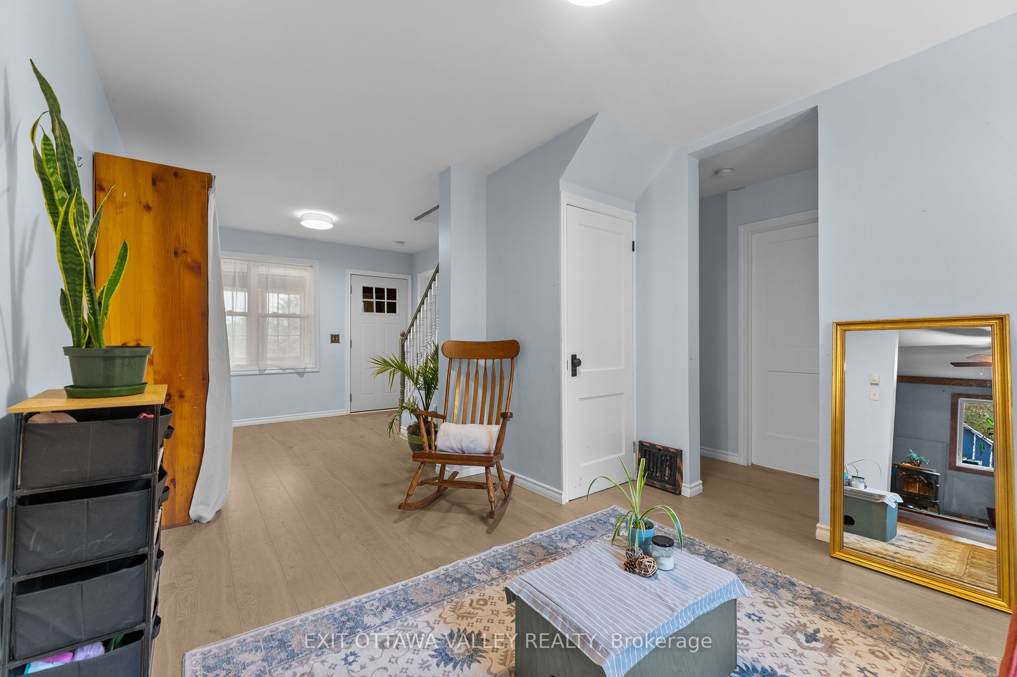 106 Bonnechere Street E Property Photo 8