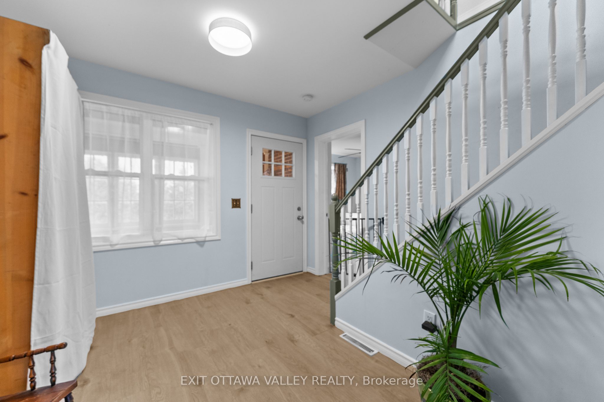 106 Bonnechere Street E Property Photo 12
