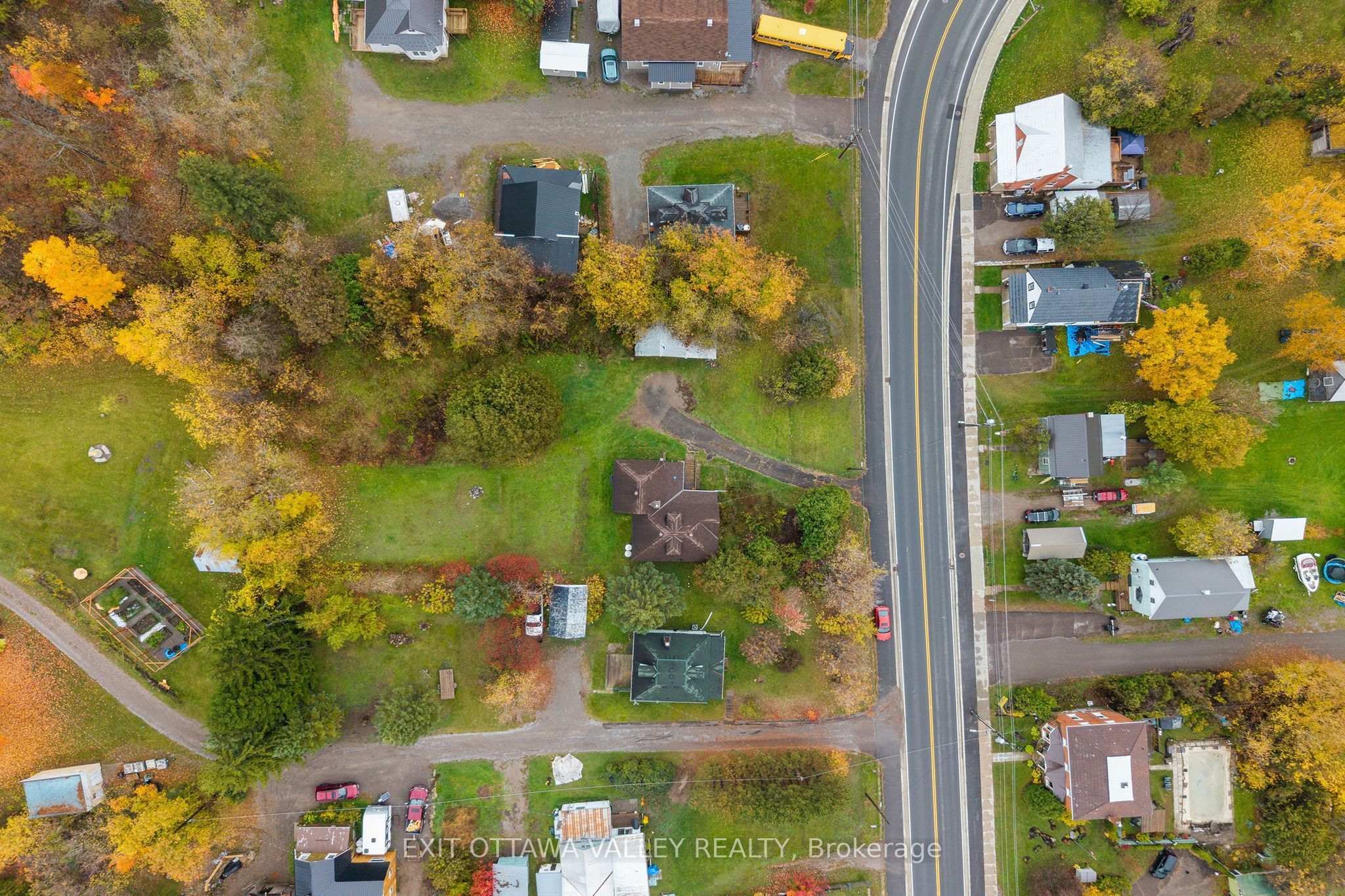 106 Bonnechere Street E Property Photo 13