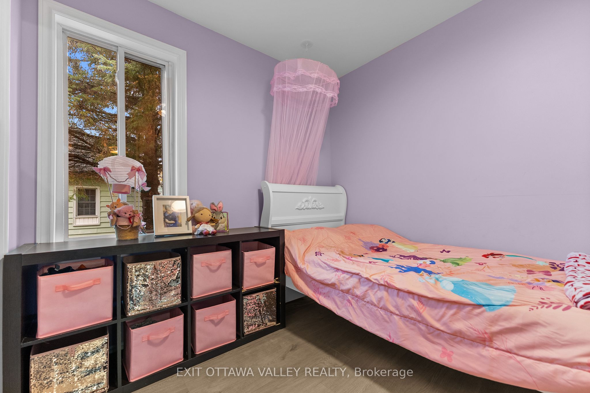 106 Bonnechere Street E Property Photo 14