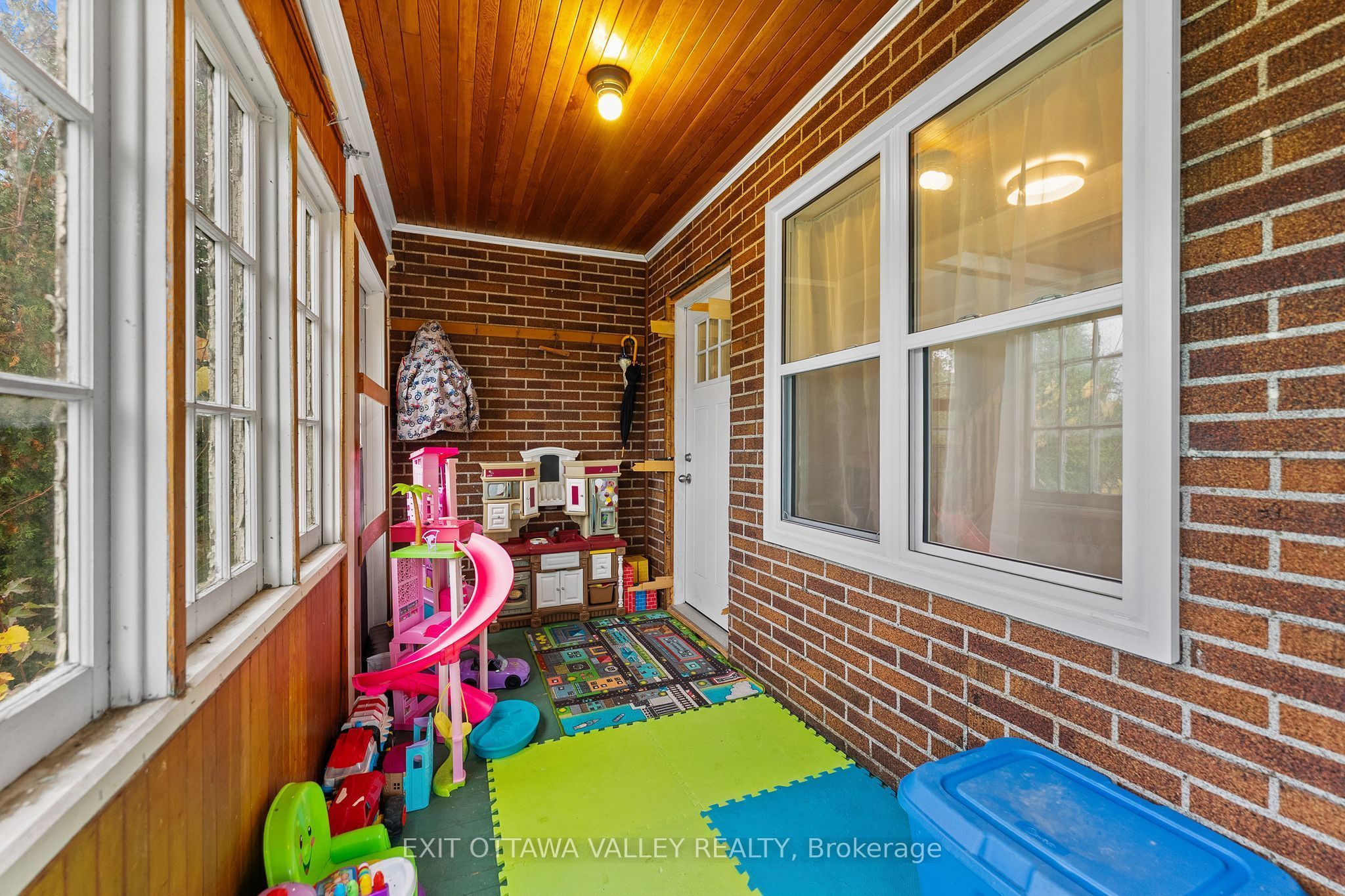 106 Bonnechere Street E Property Photo 22