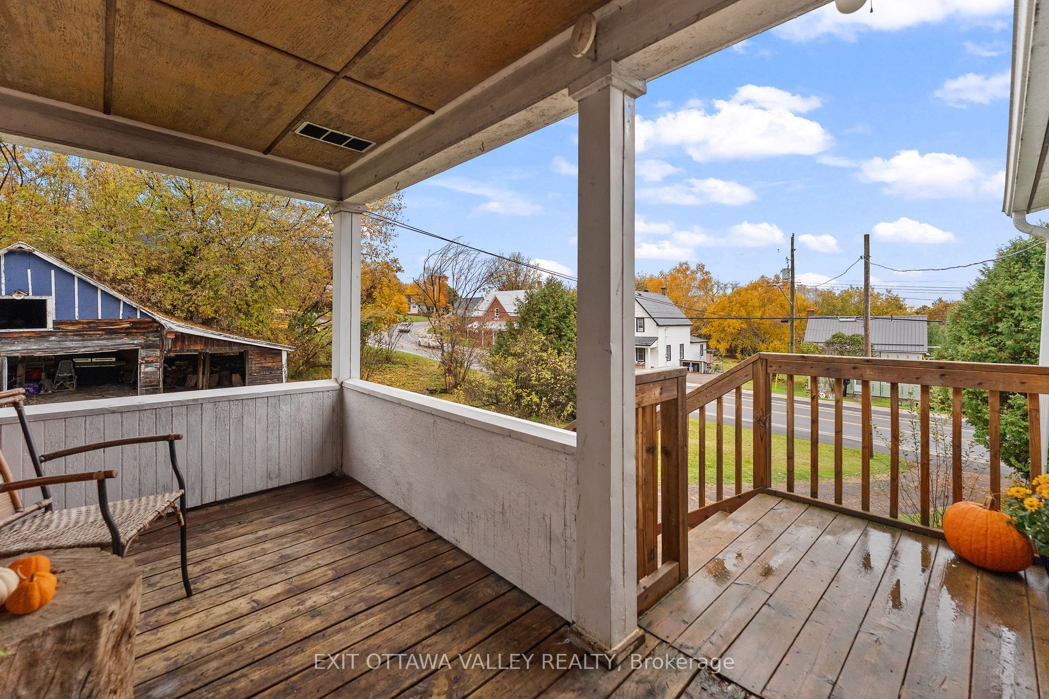 106 Bonnechere Street E Property Photo 24