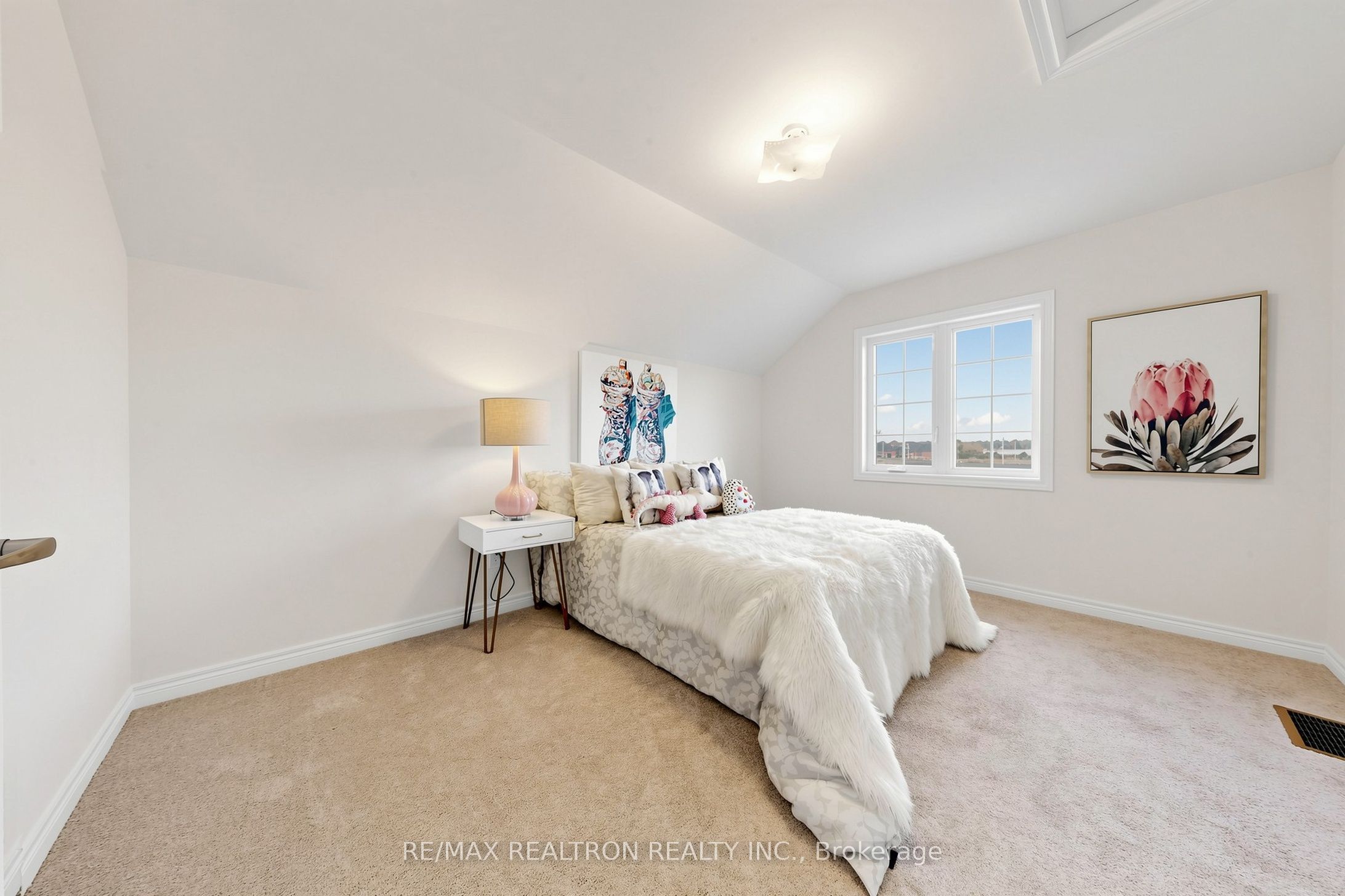 10 Cassandra Avenue Property Photo 24