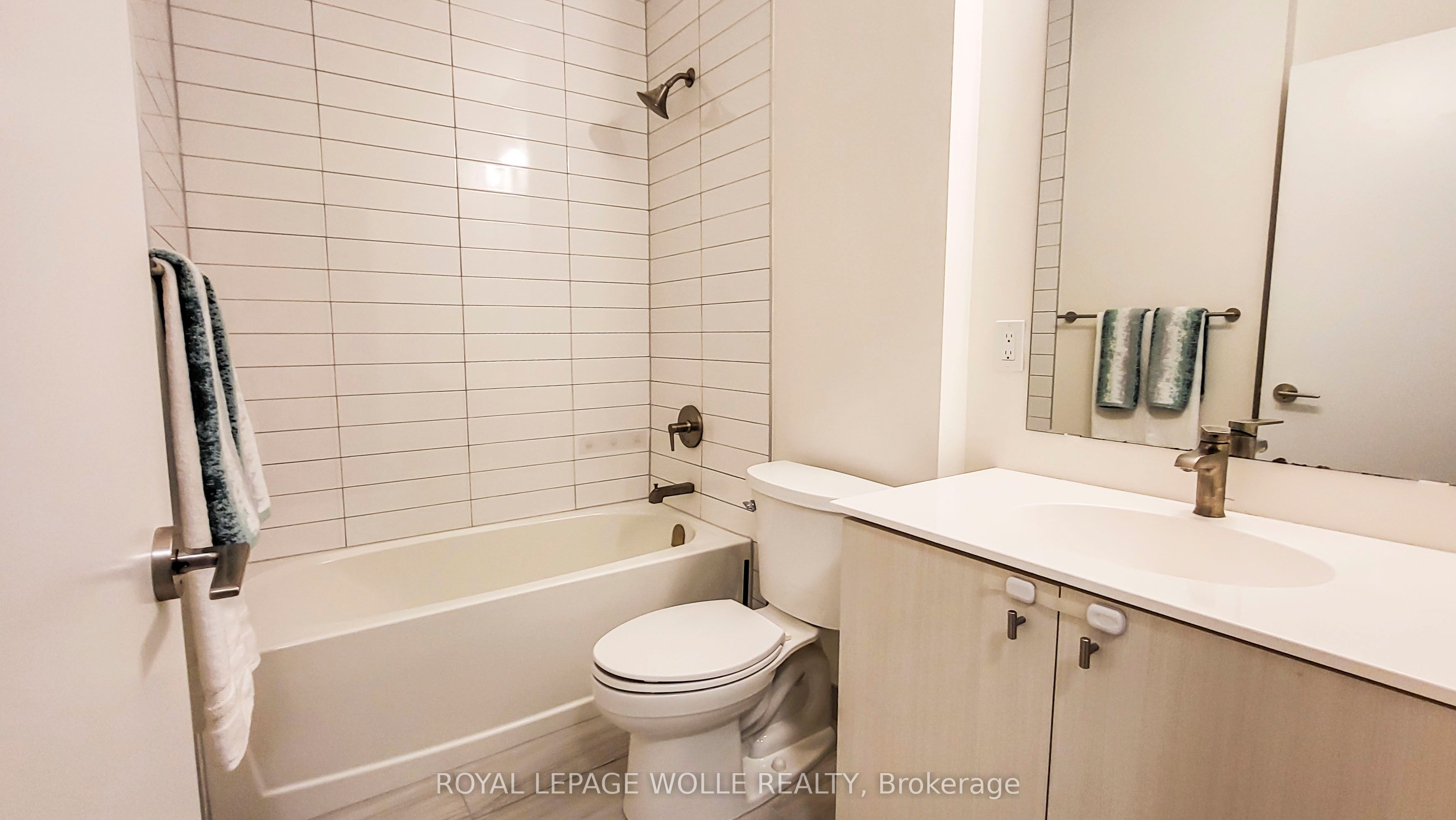 15 Wellington Street S 304 Property Photo 6