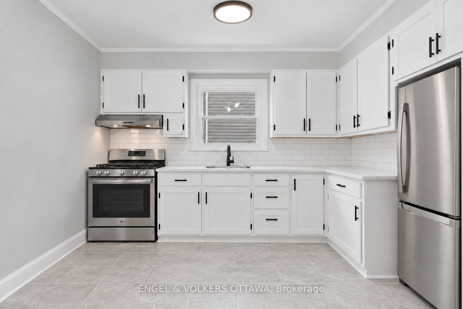 527 Laderoute Avenue 2 Property Photo 4