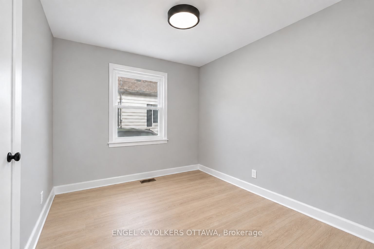 527 Laderoute Avenue 2 Property Photo 5
