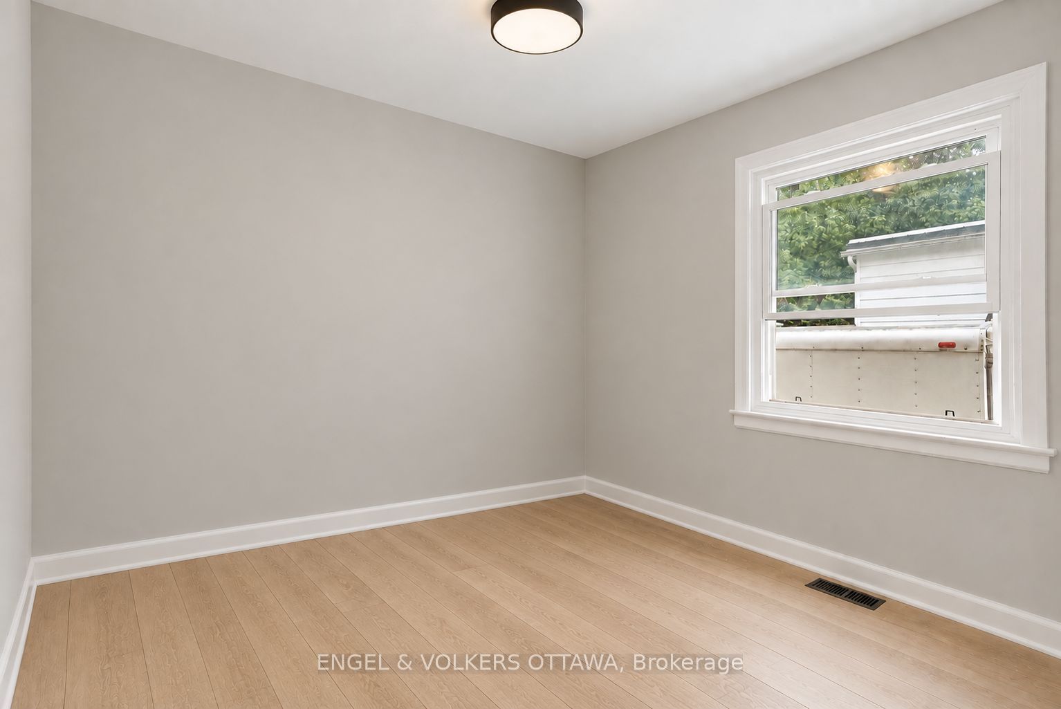 527 Laderoute Avenue 2 Property Photo 7