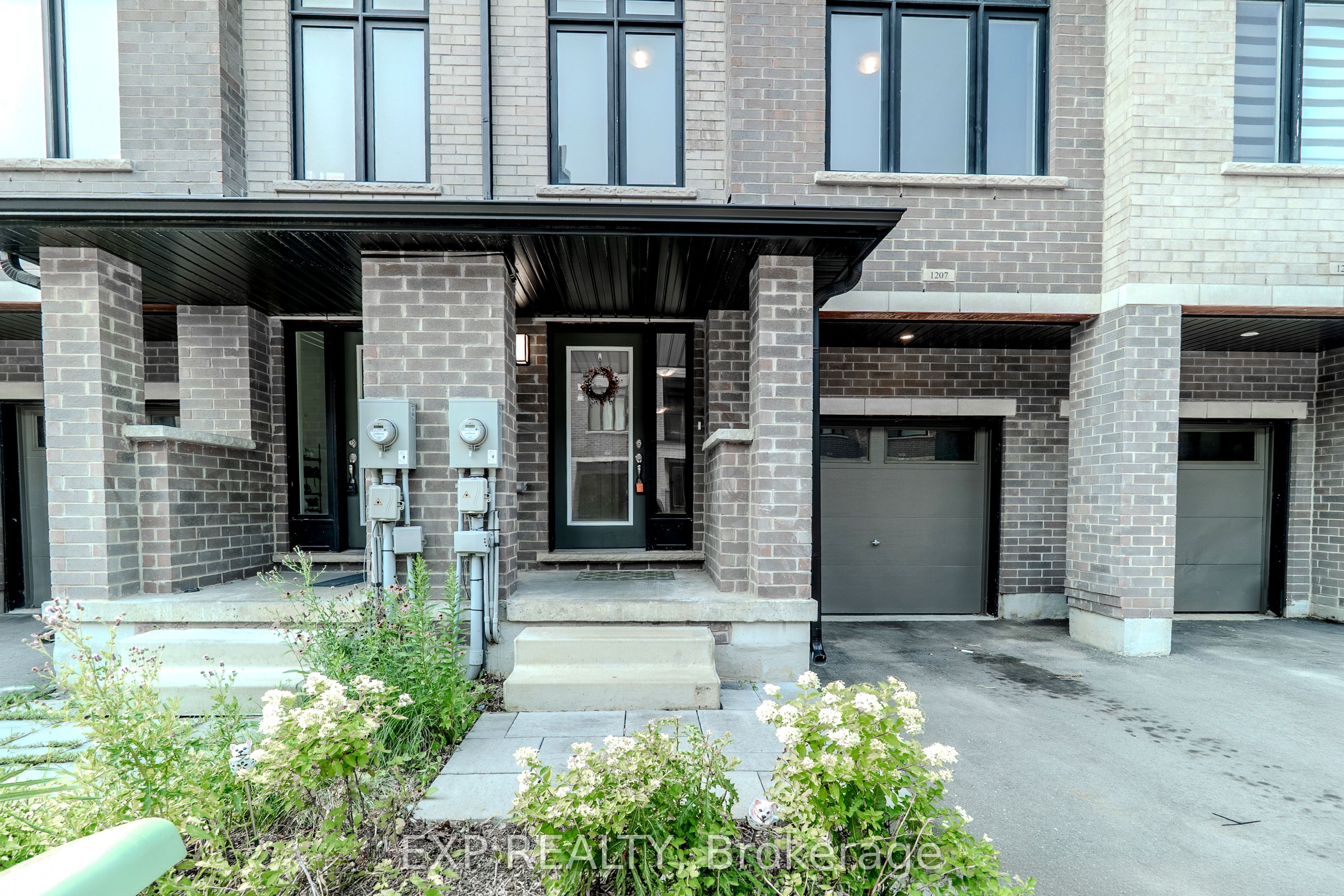 585 Colborne St Street 1207 Property Photo 2