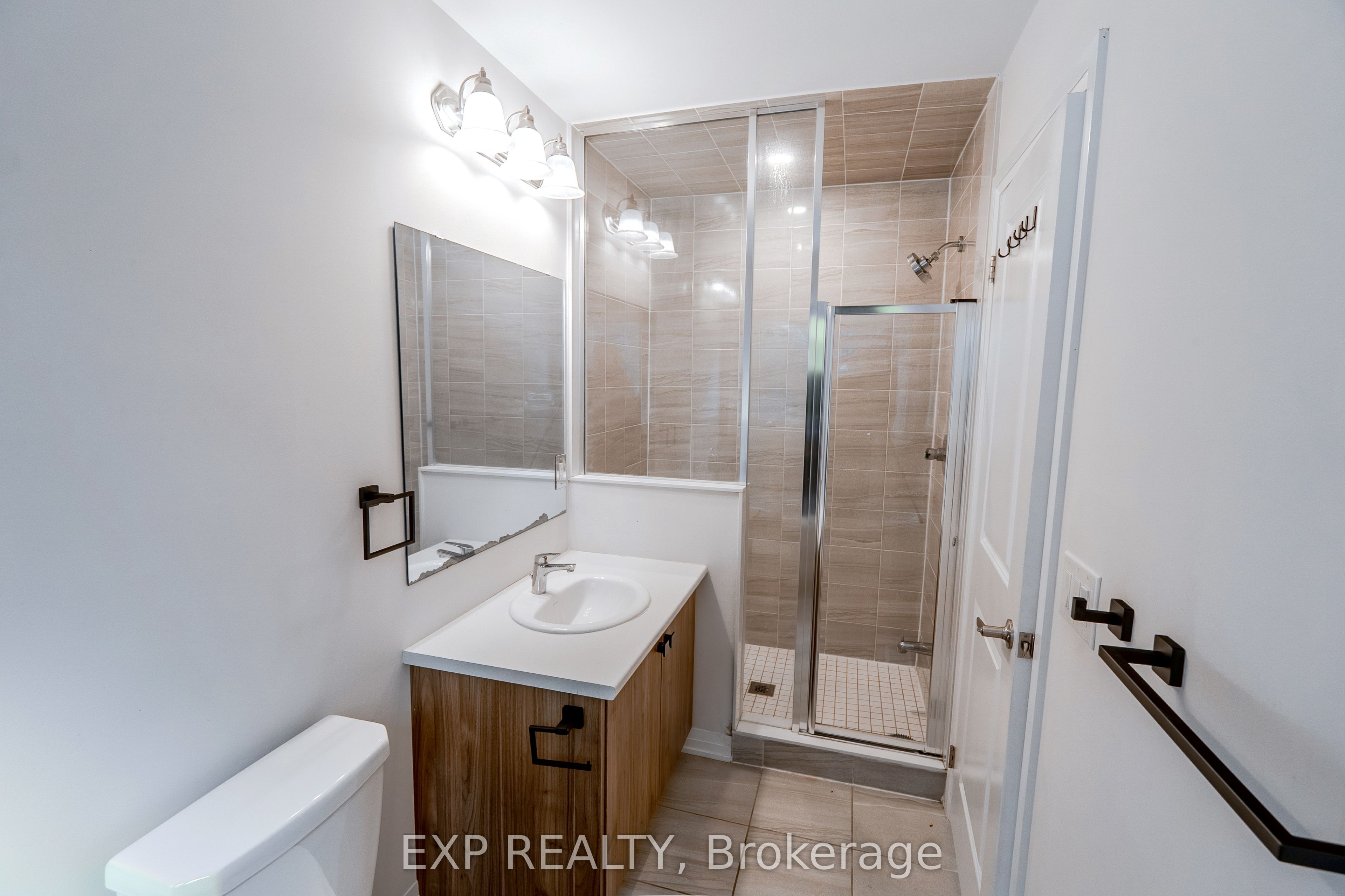 585 Colborne St Street 1207 Property Photo 9