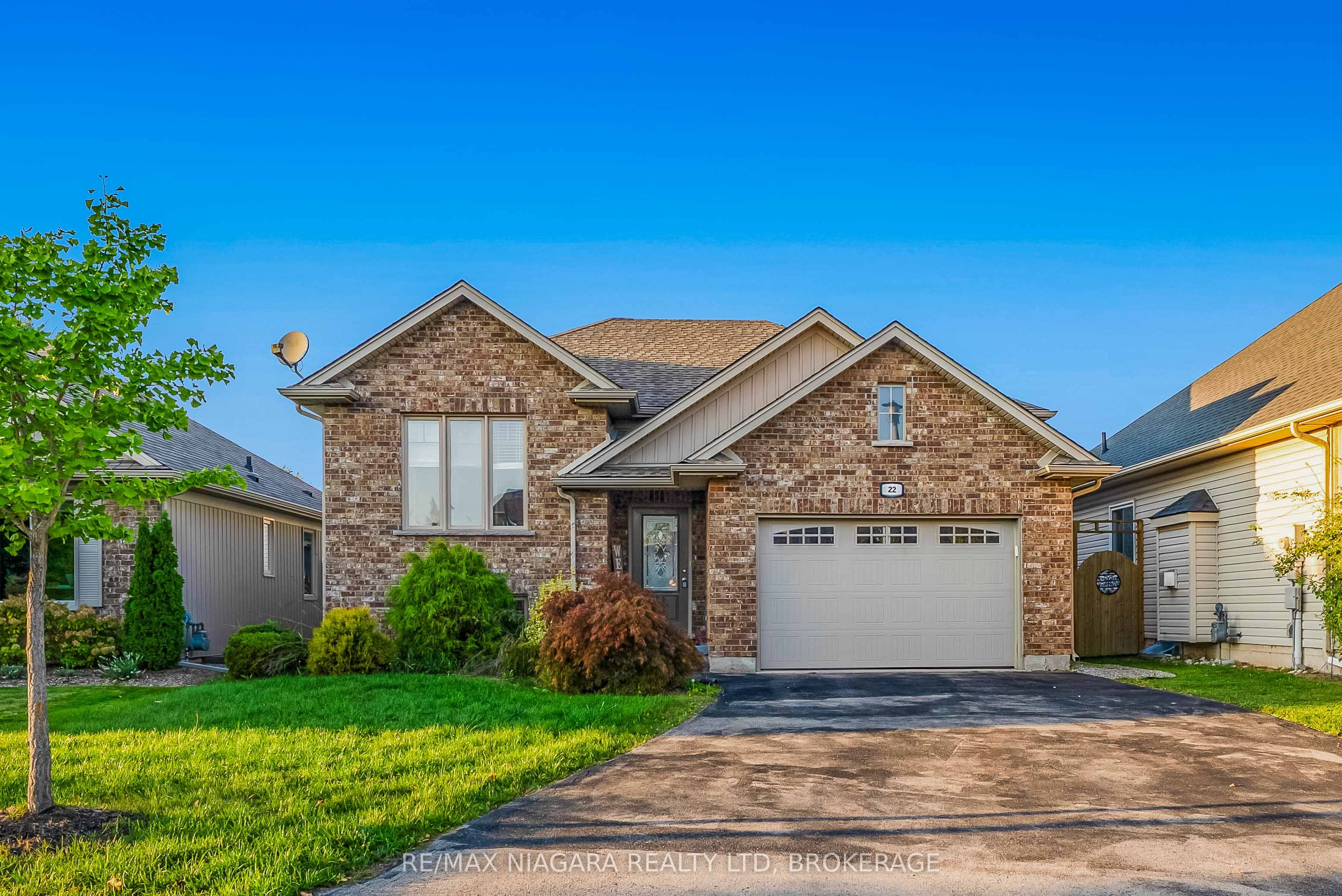 22 HENLEY Court