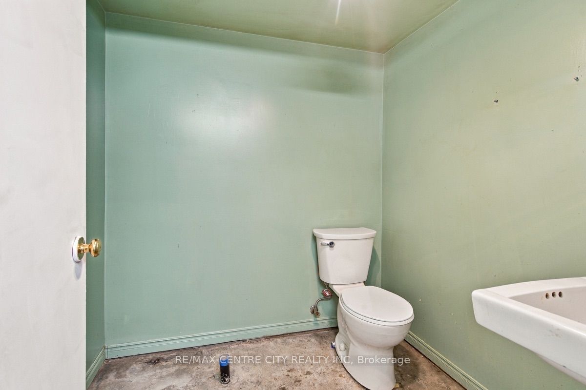 649 Emery Street E Property Photo 28