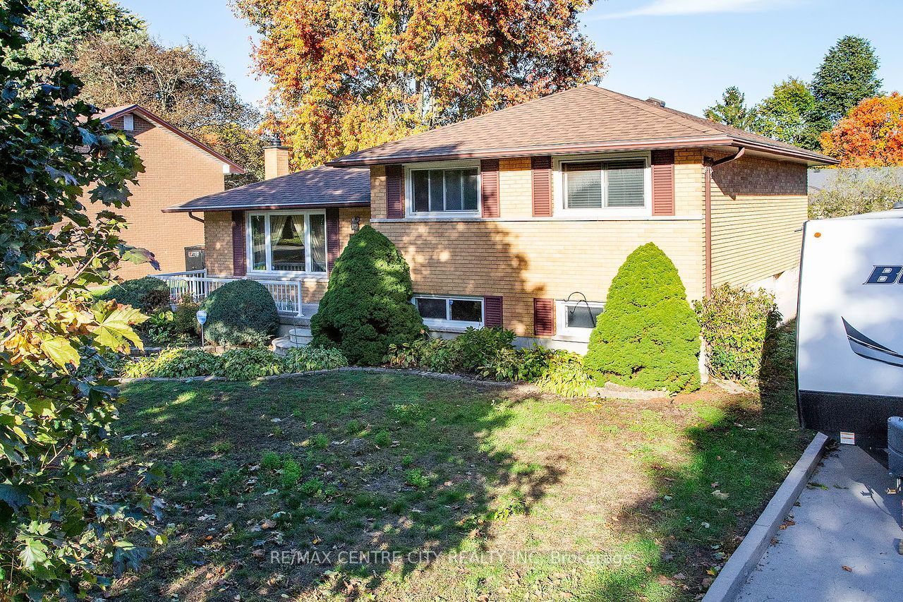 1478 Glengarry Avenue Property Photo 2