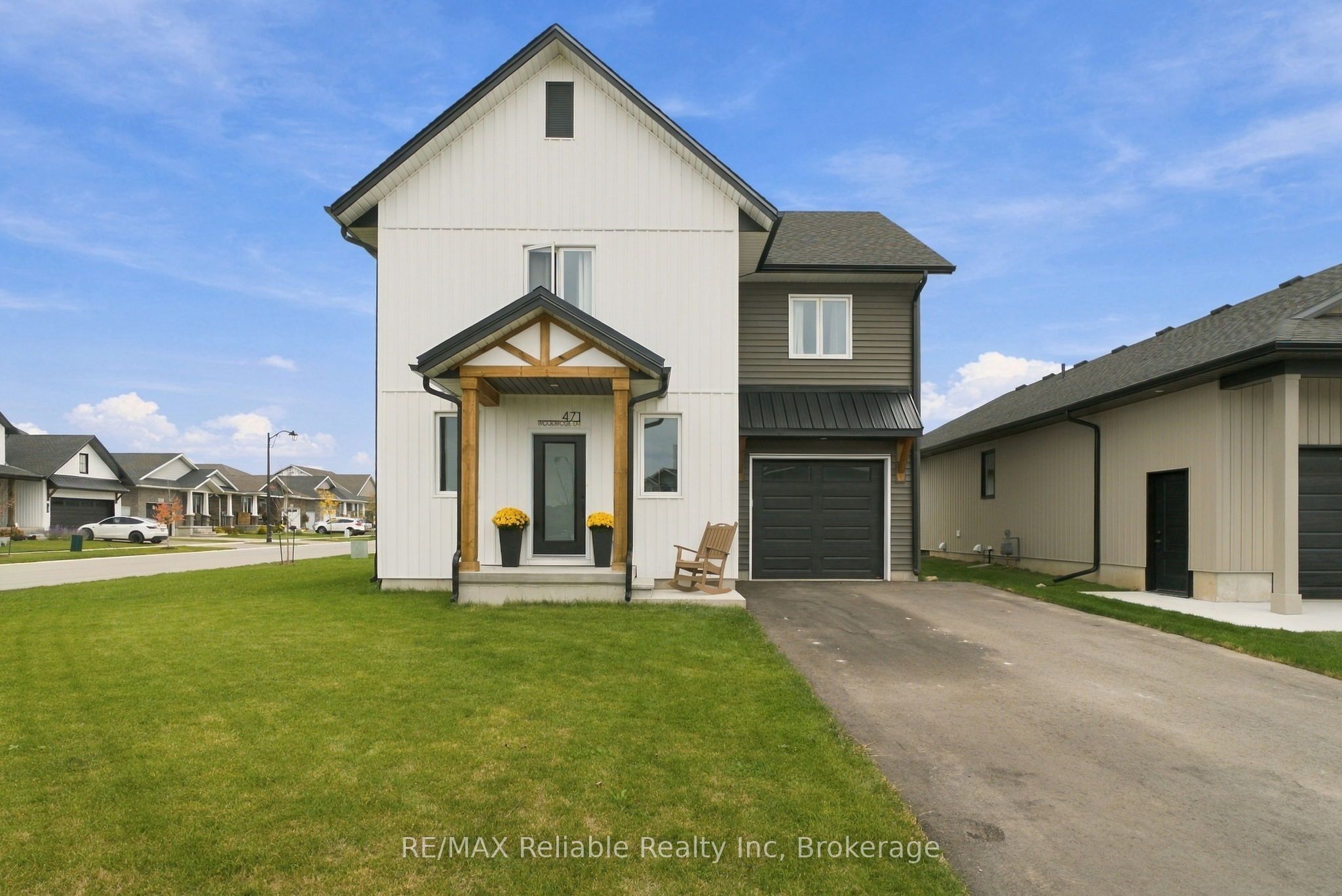 471 Woodridge Drive Property Photo 1