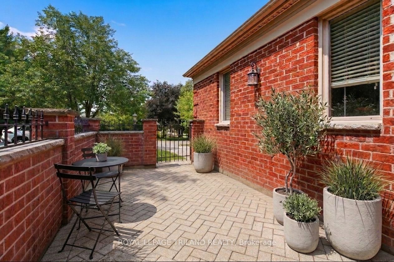 60 Rosecliffe Crescent 8 Property Photo 3