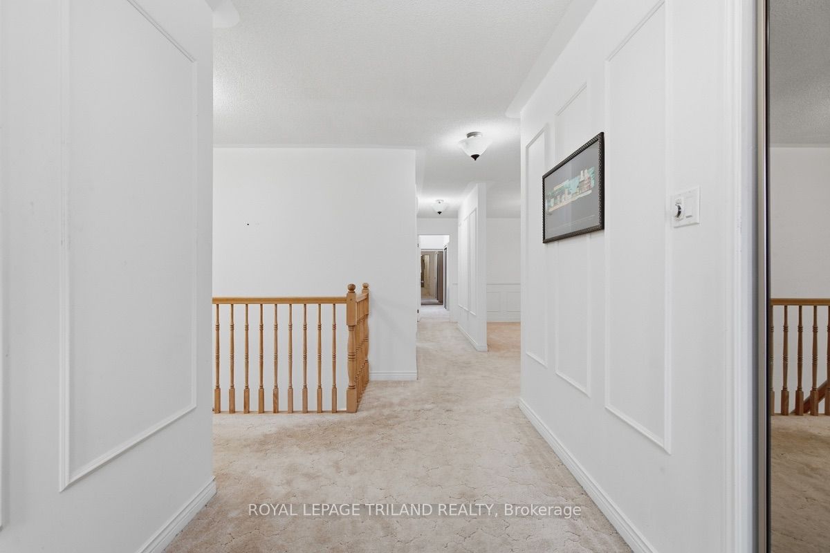 60 Rosecliffe Crescent 8 Property Photo 5
