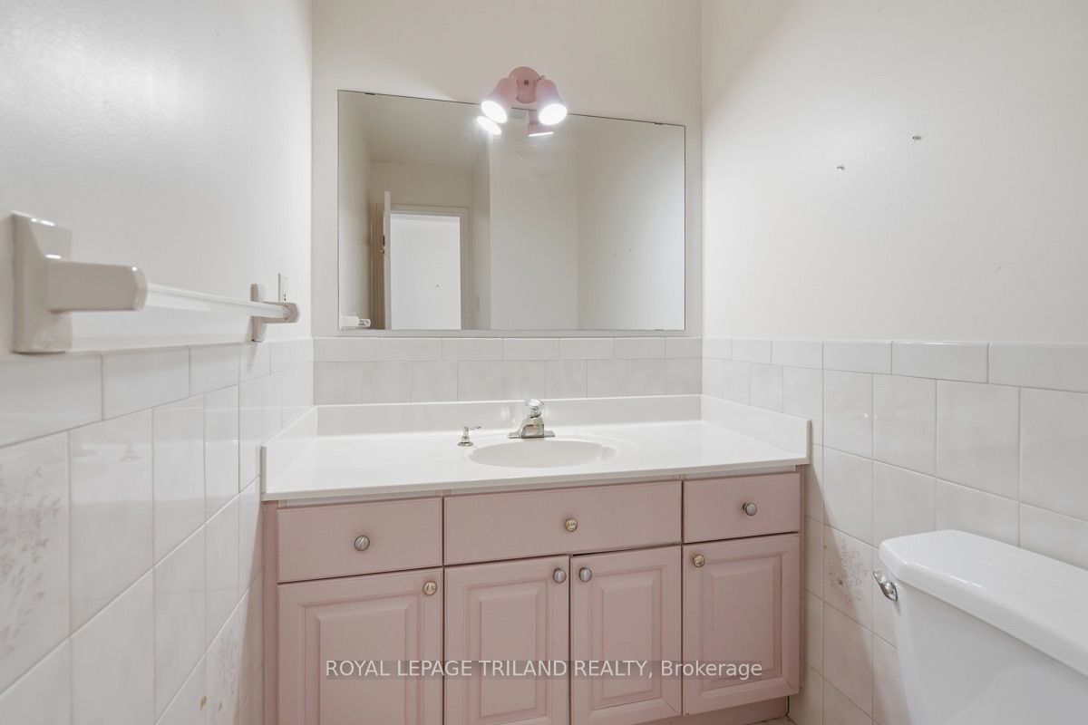 60 Rosecliffe Crescent 8 Property Photo 9