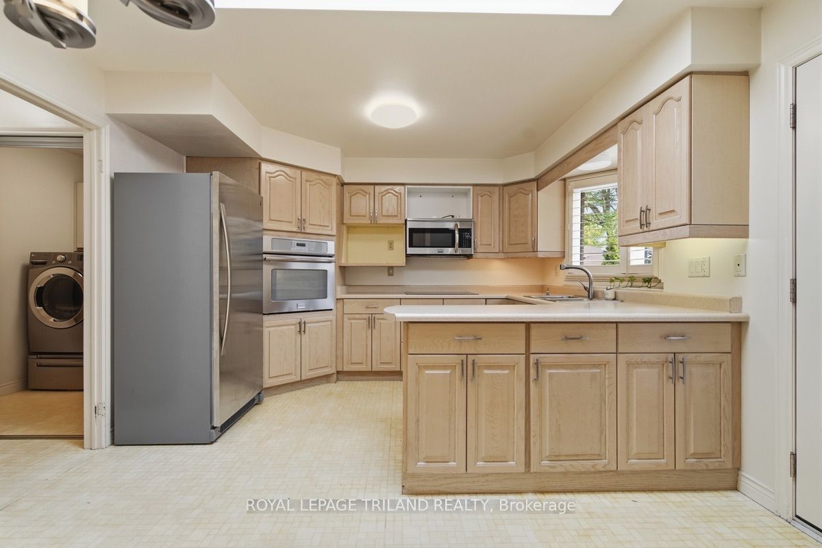 60 Rosecliffe Crescent 8 Property Photo 10