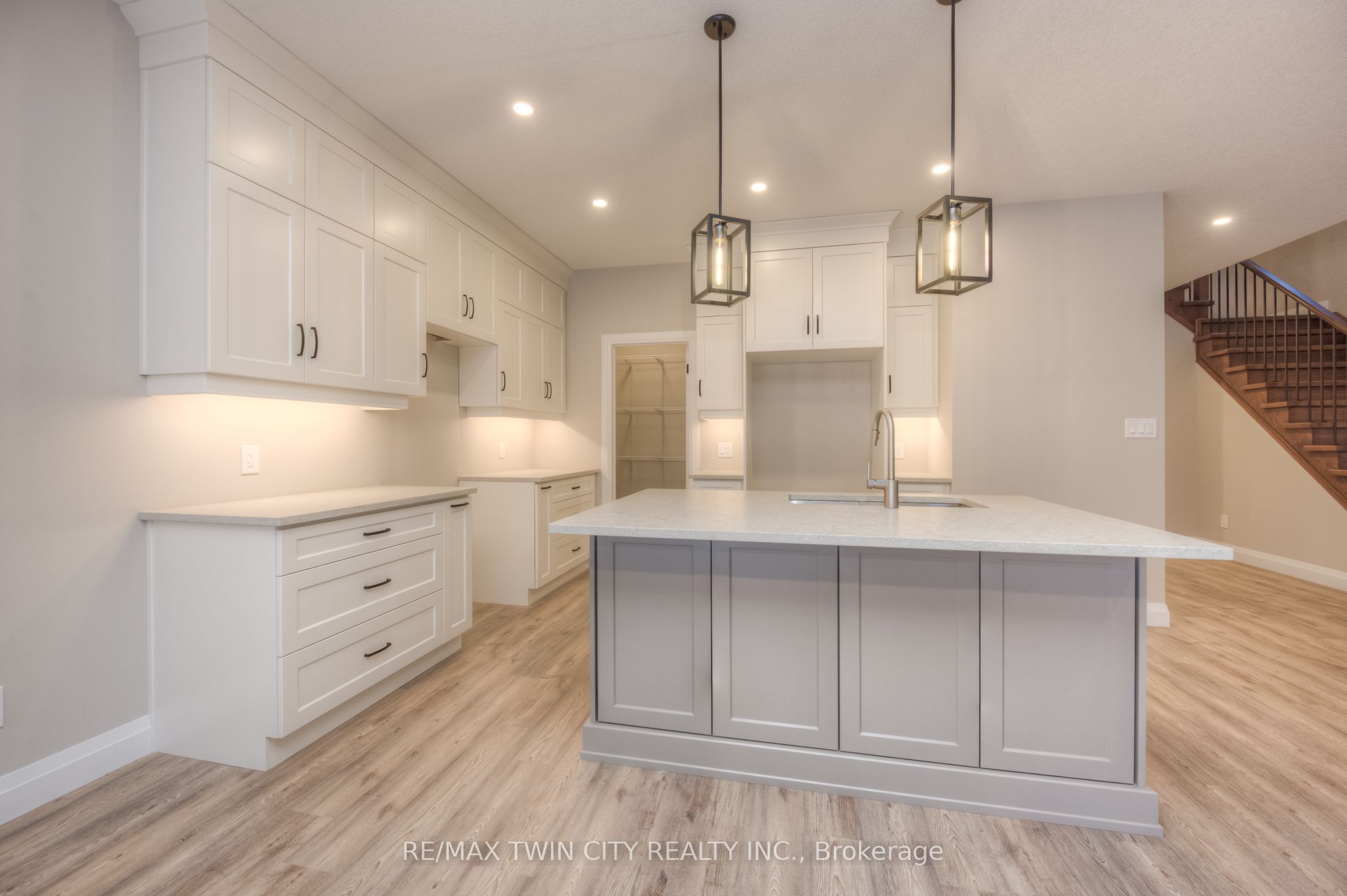 67 Weymouth Street Property Photo 4