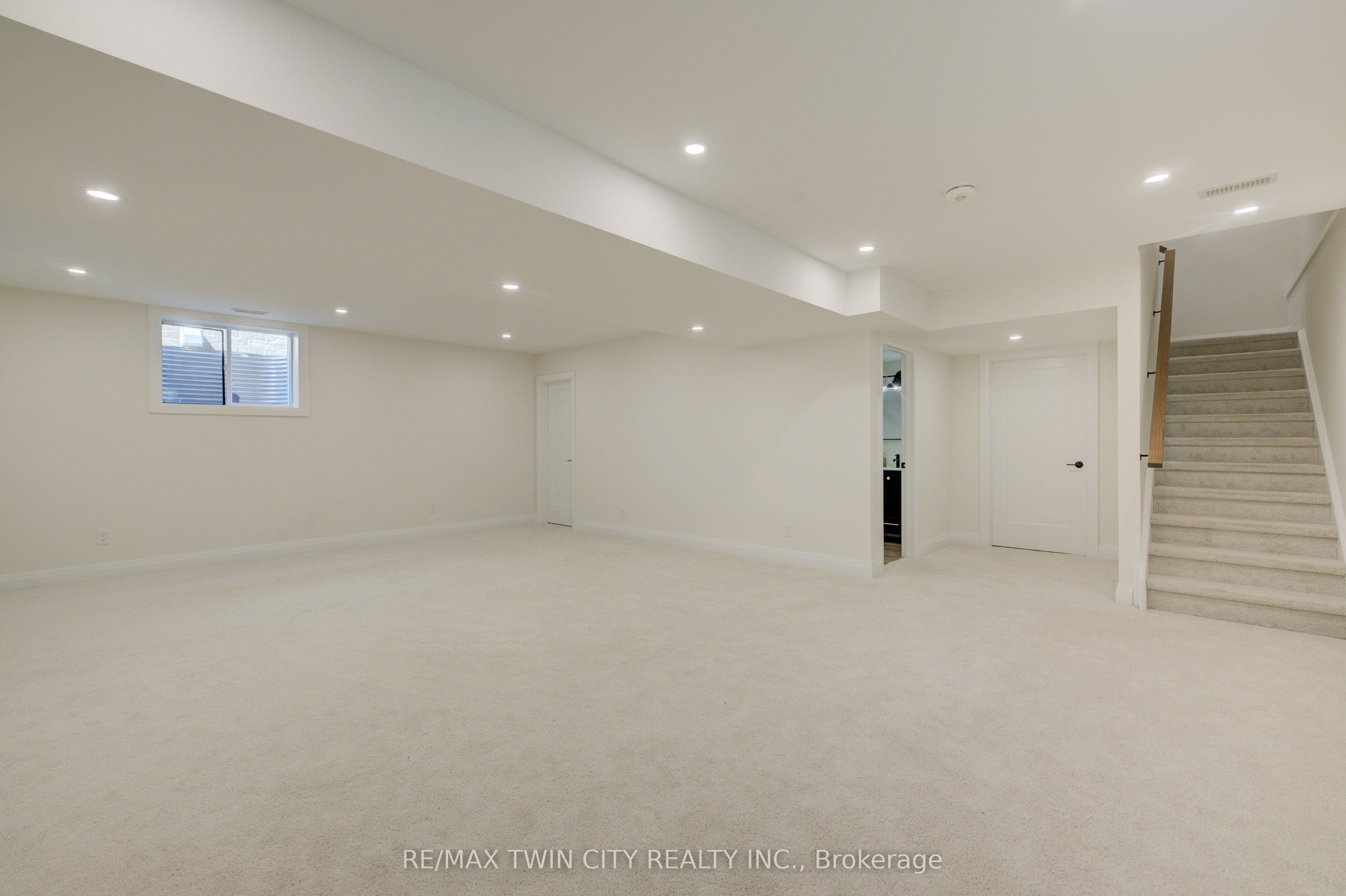 67 Weymouth Street Property Photo 23
