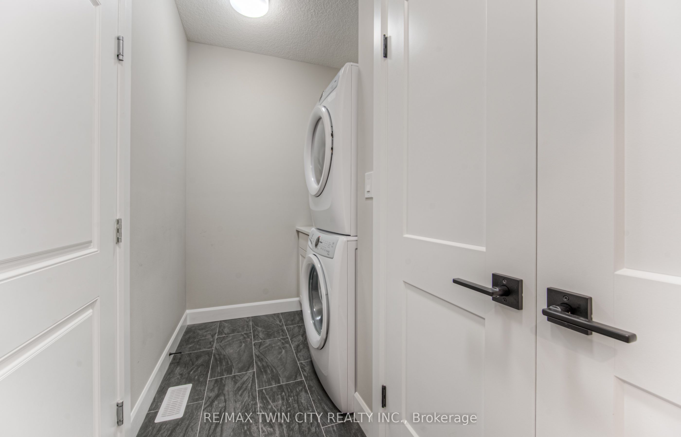 59 Weymouth Street Property Photo 17