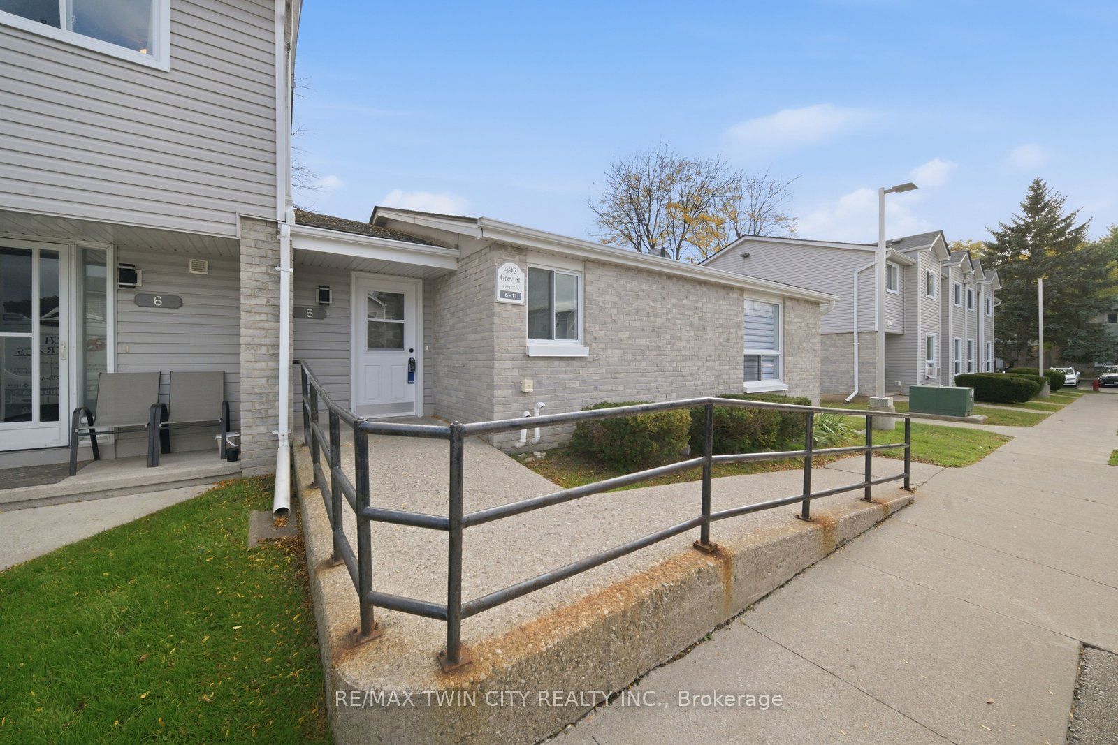 492 Grey Street 5 Property Photo 4