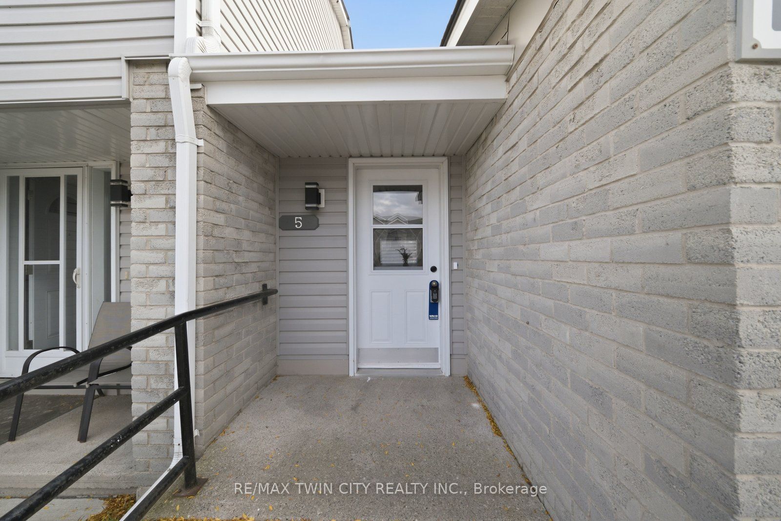 492 Grey Street 5 Property Photo 6