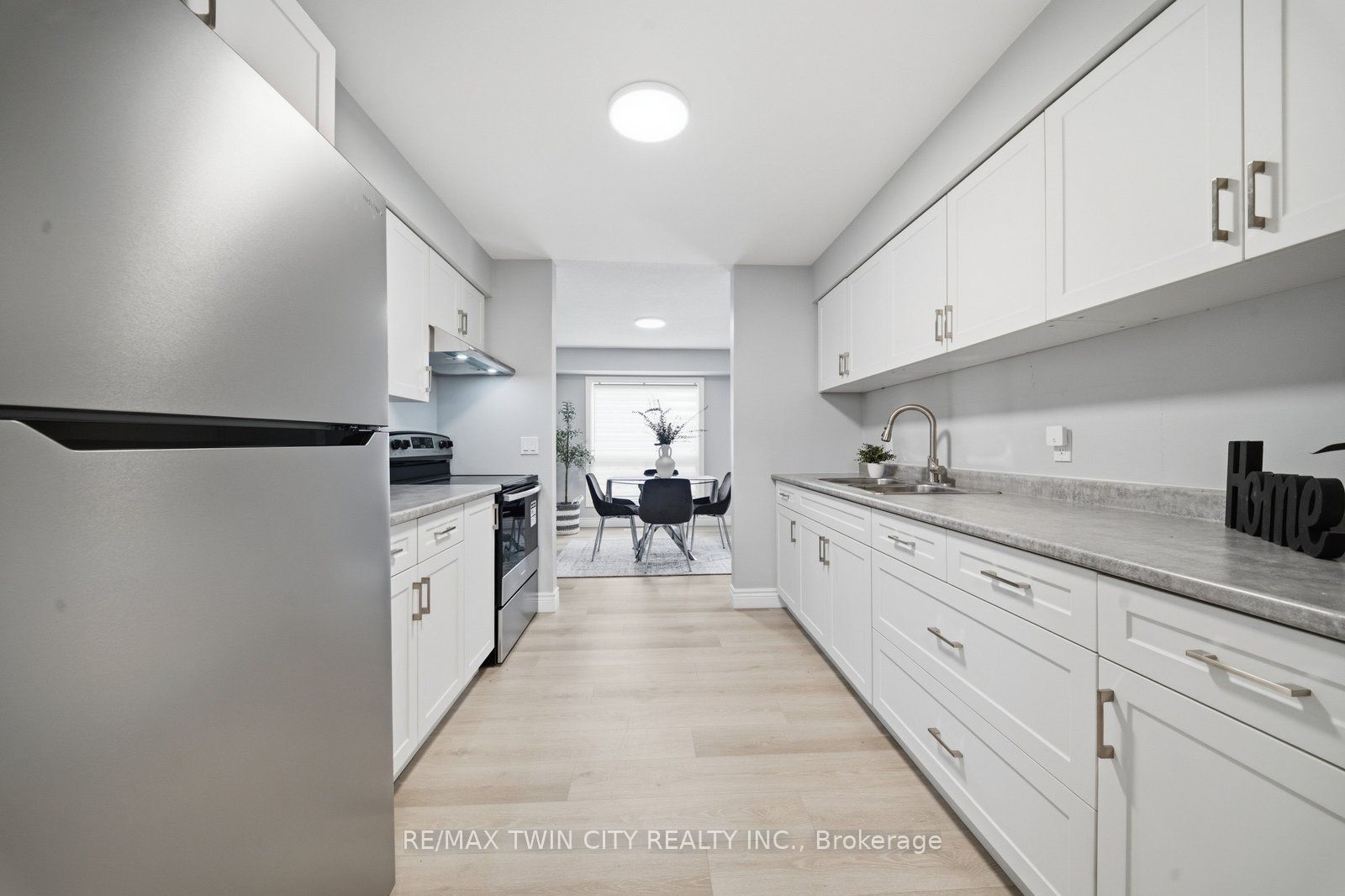 492 Grey Street 5 Property Photo 8