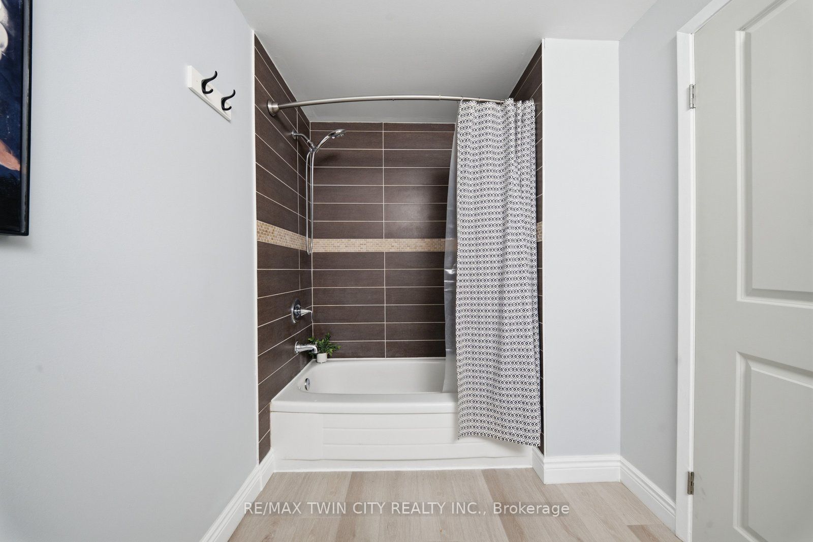 492 Grey Street 5 Property Photo 17