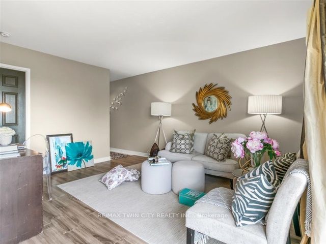 200 Charlton Avenue E 401 Property Photo 4