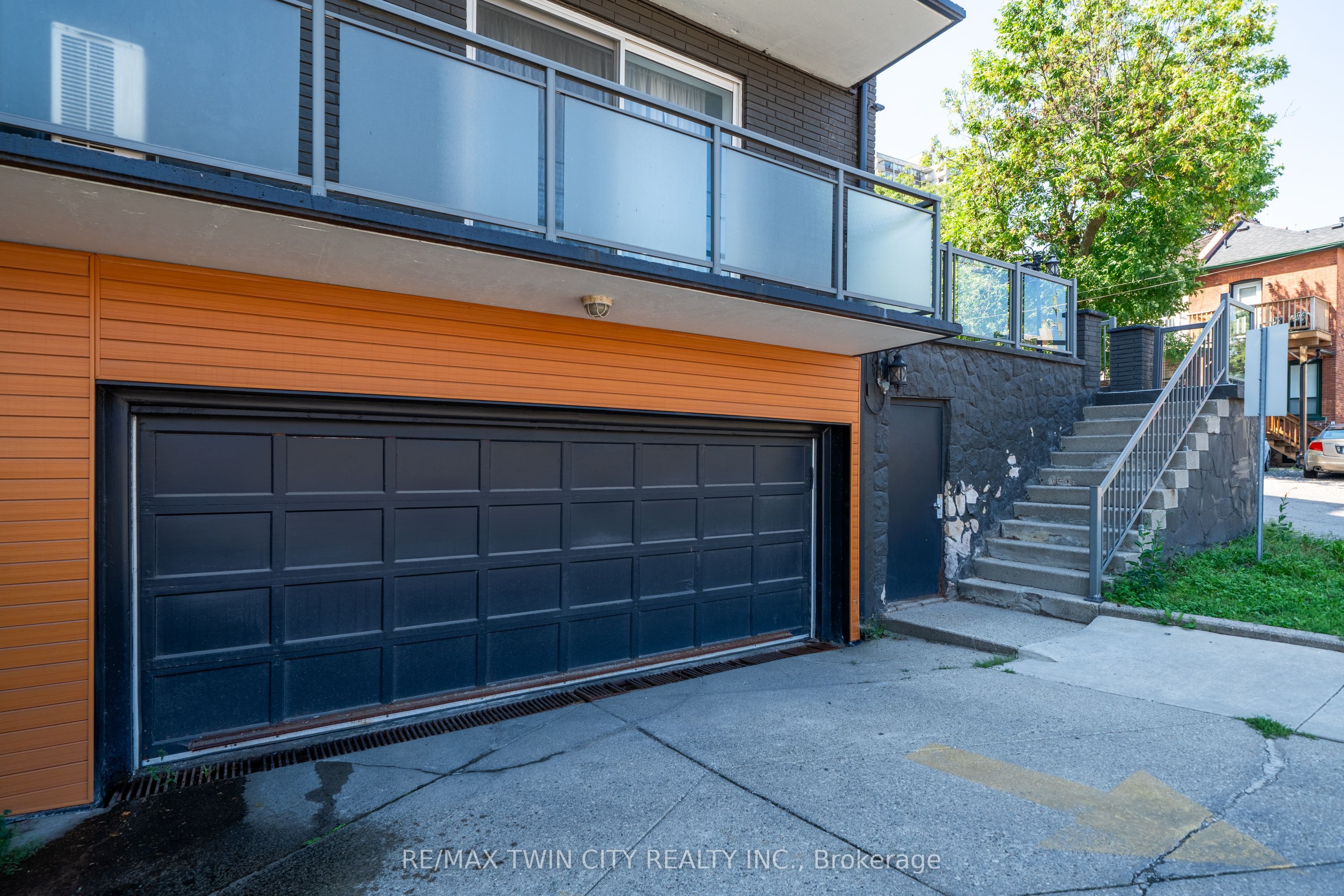 200 Charlton Avenue E 401 Property Photo 8