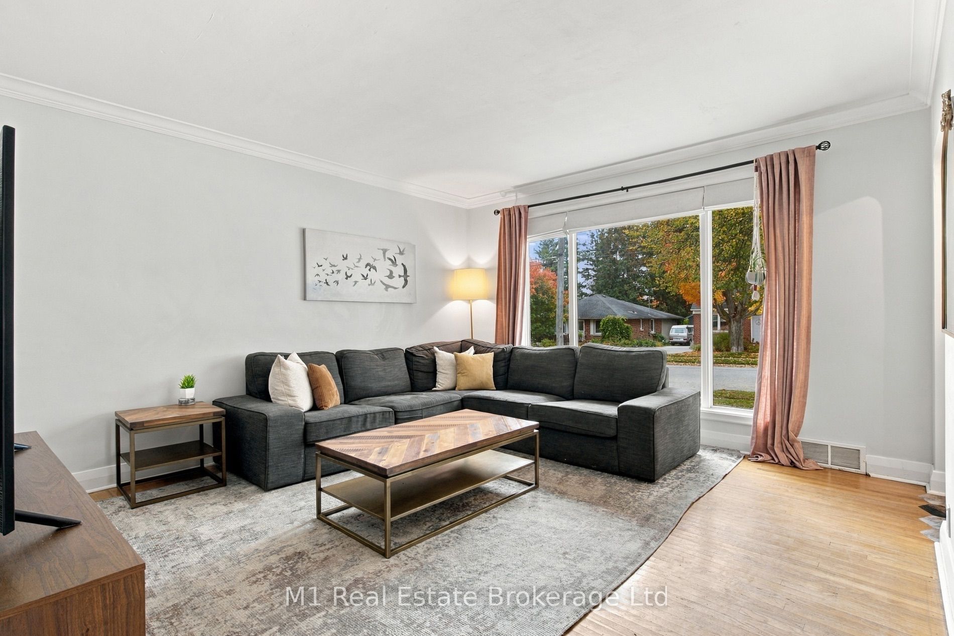 327 Metcalfe Street Property Photo 8