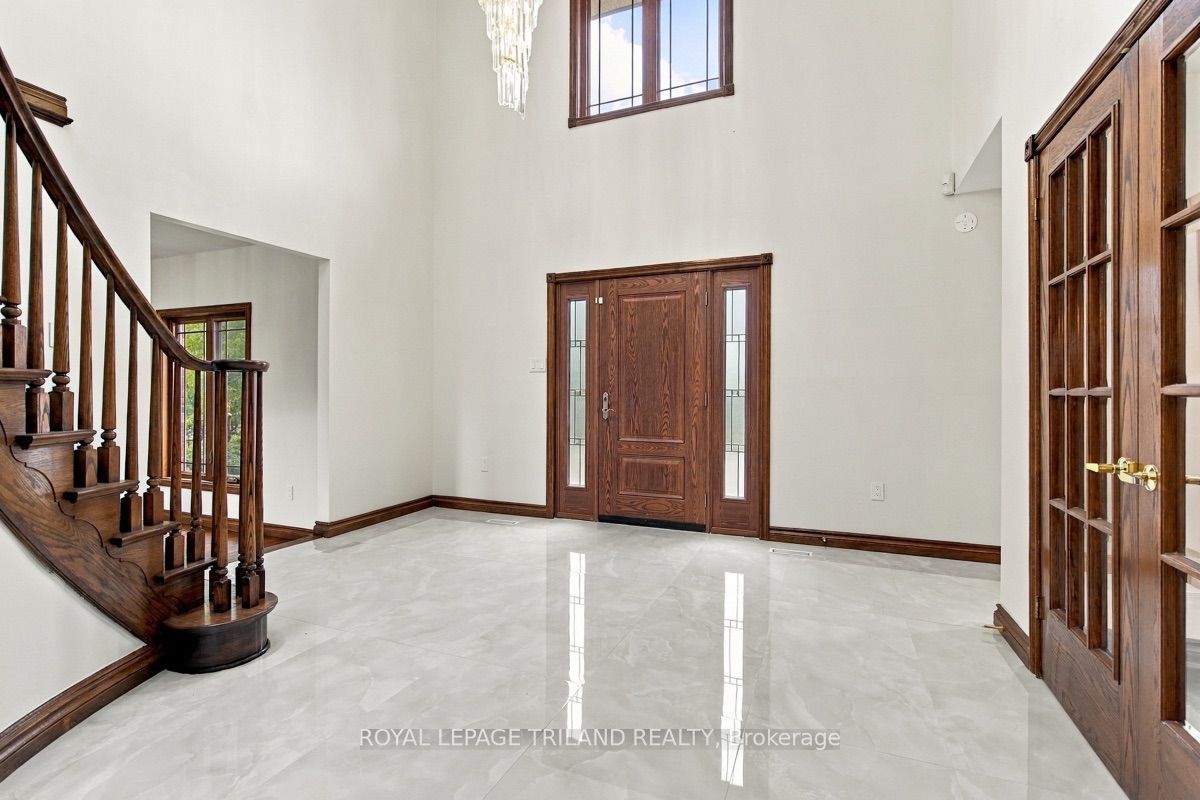 716 Franklinway Crescent Property Photo 4