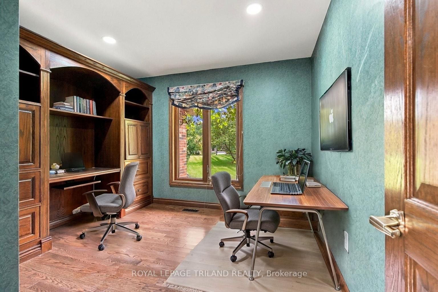 716 Franklinway Crescent Property Photo 10