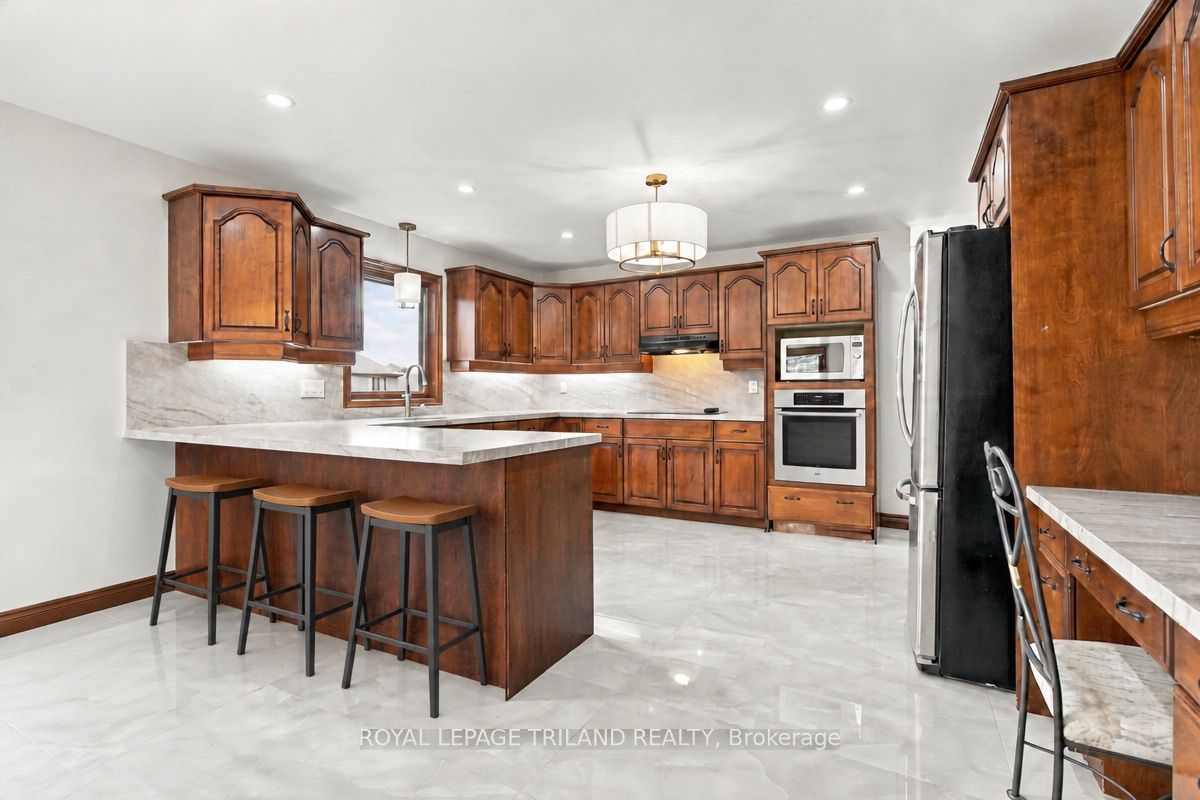 716 Franklinway Crescent Property Photo 15