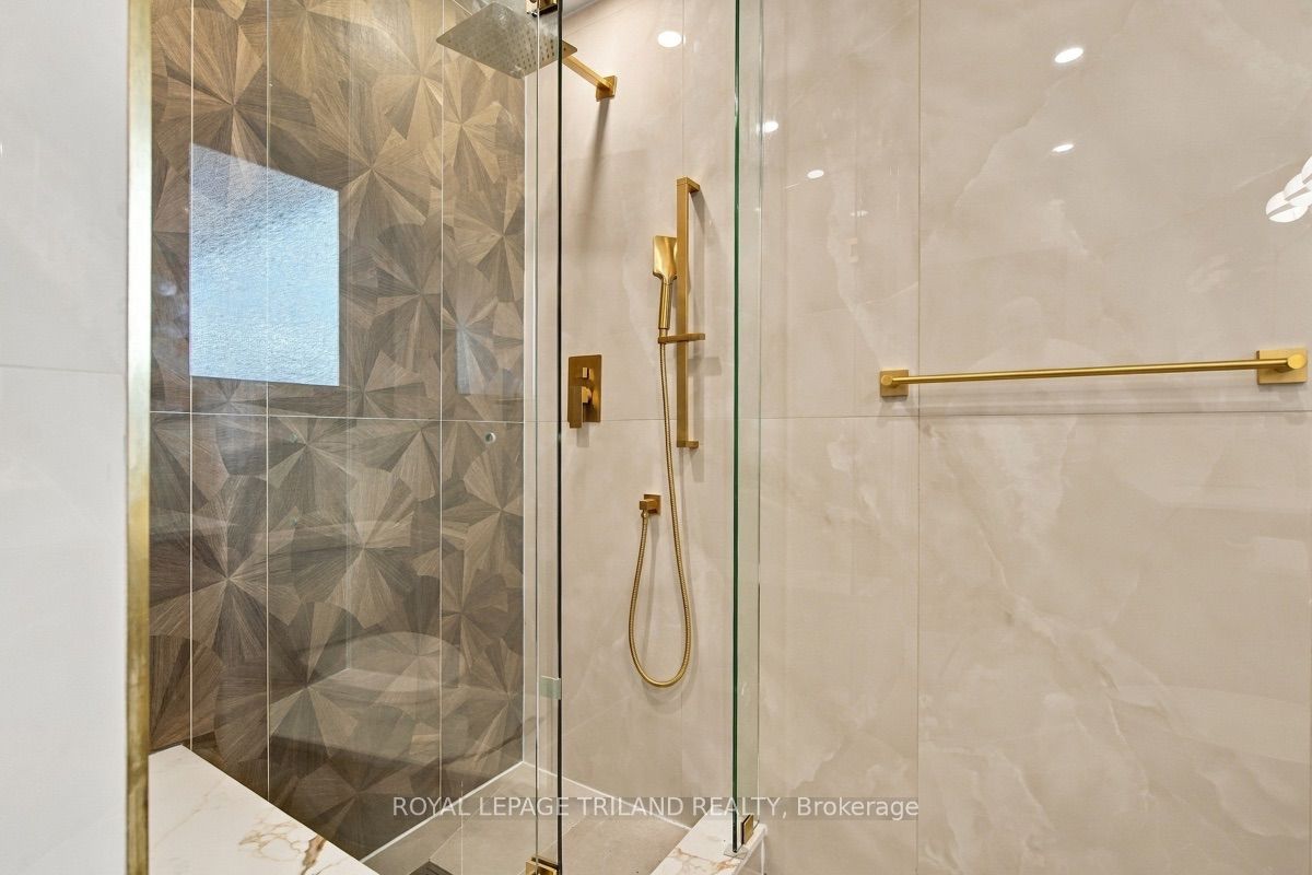 716 Franklinway Crescent Property Photo 18