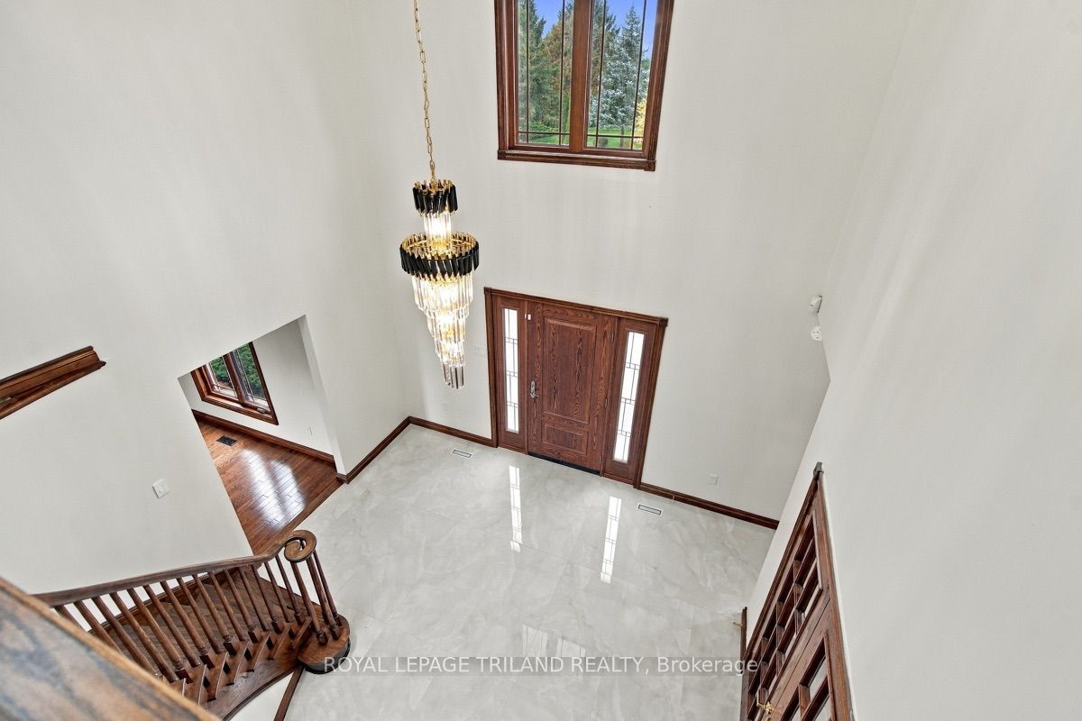 716 Franklinway Crescent Property Photo 19